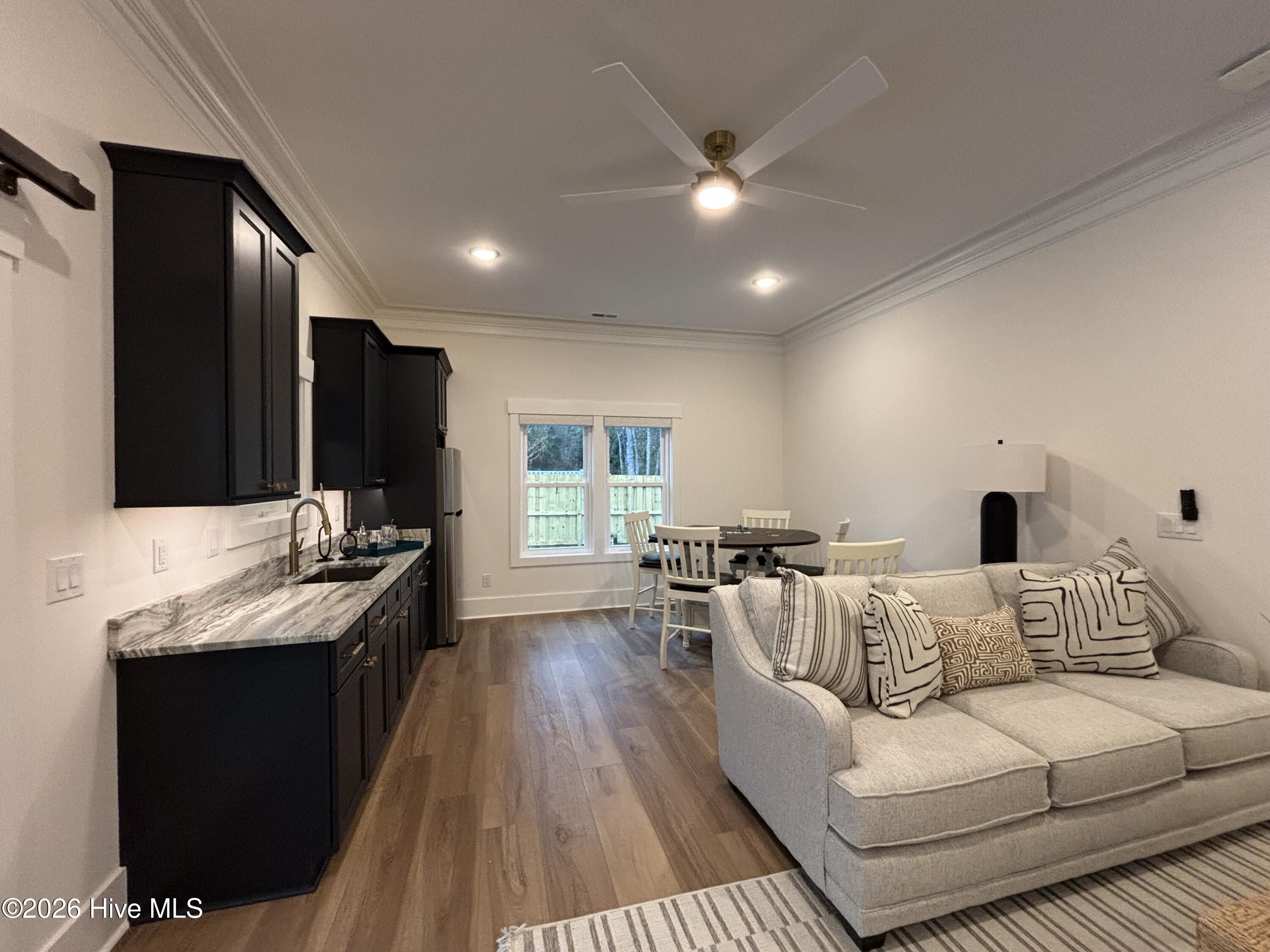 100516902 | Photo 111