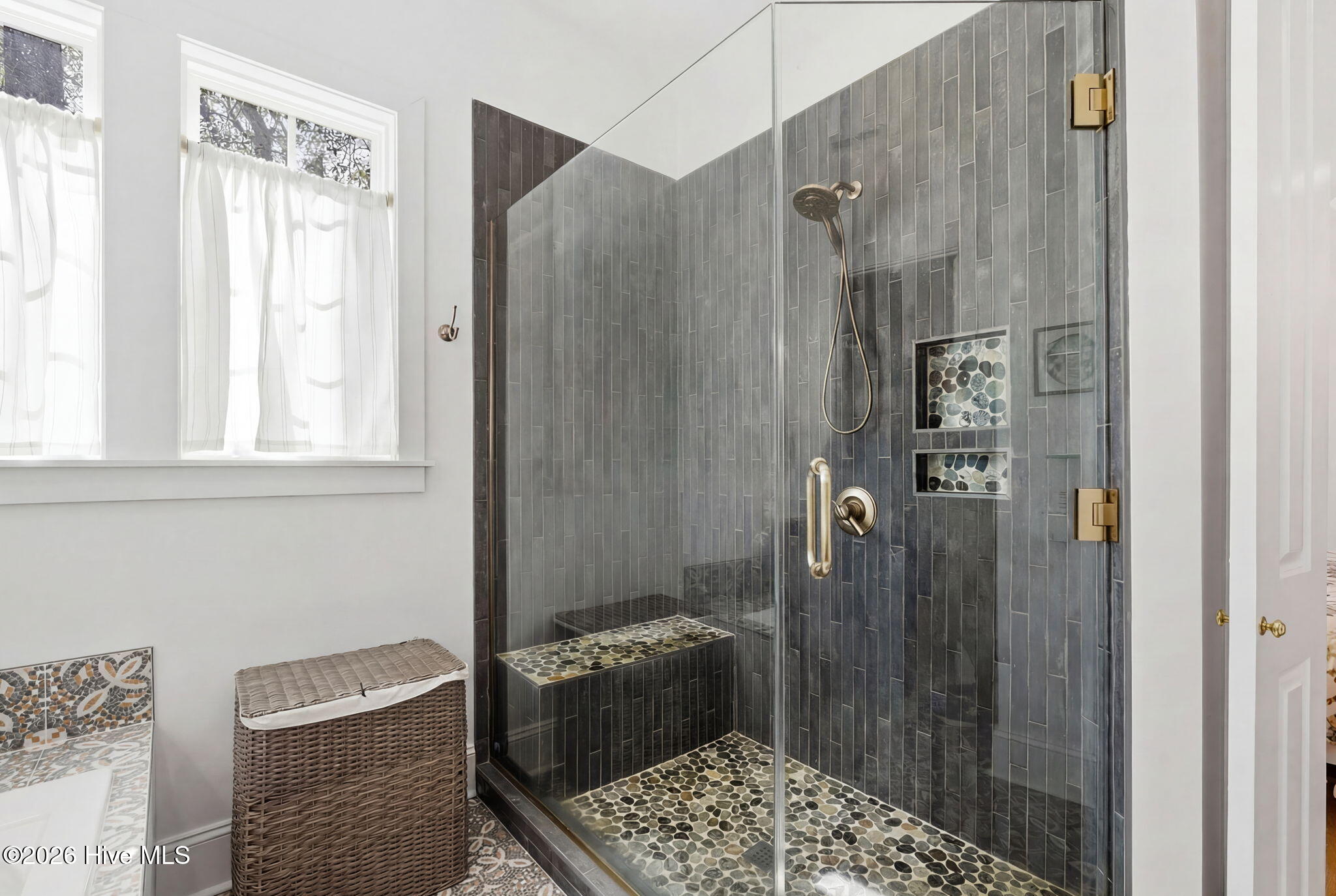 100562076 | Photo 37