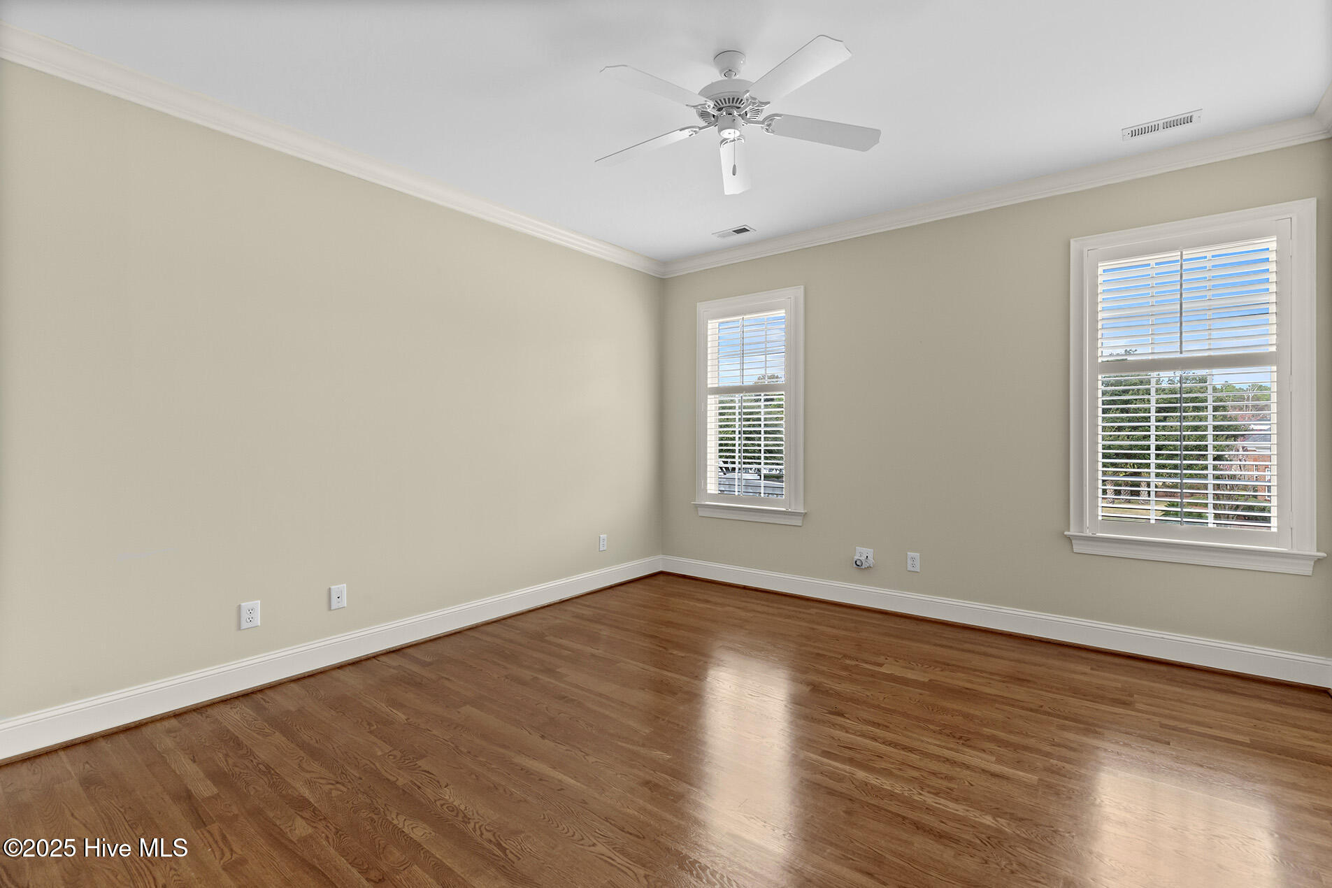 100545737 | Photo 58