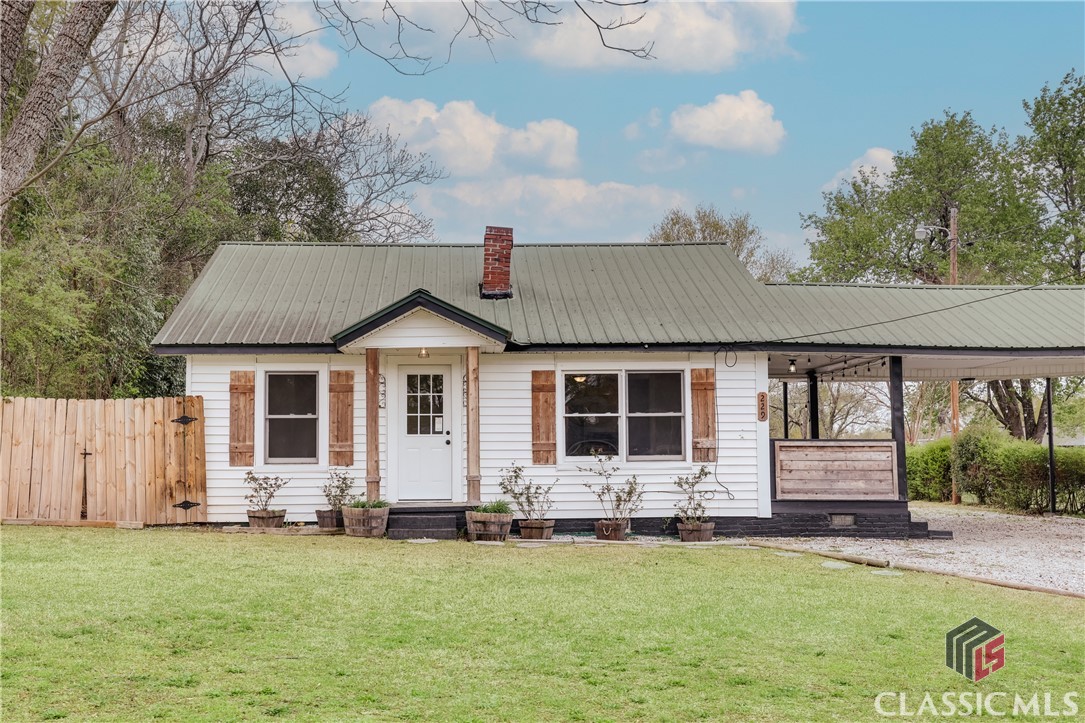 BACK ON MARKET! NO FAULT OF SELLER! Move-in ready 1940s ranch with a fantastic fenced-in backyard—perfect for new owners to make their own! This charming, recently renovated home is just a mile from Downtown Commerce and five miles from Banks Crossing and Tanger Outlets.Step inside to discover high ceilings that create a bright, open feel throughout. The home features a brand-new HVAC system, brand-new water heater, and spacious rooms, including a welcoming kitchen, making it easy to add your personal touch.Outside, enjoy a large fenced-in backyard complete with a horseshoe pit and a designated space for a fire pit, outdoor furniture, and more—ideal for entertaining or relaxing. A storage shed offers extra space for all your tools and gear.Don't miss your chance to own this charming home in a fantastic location at a great price! xx