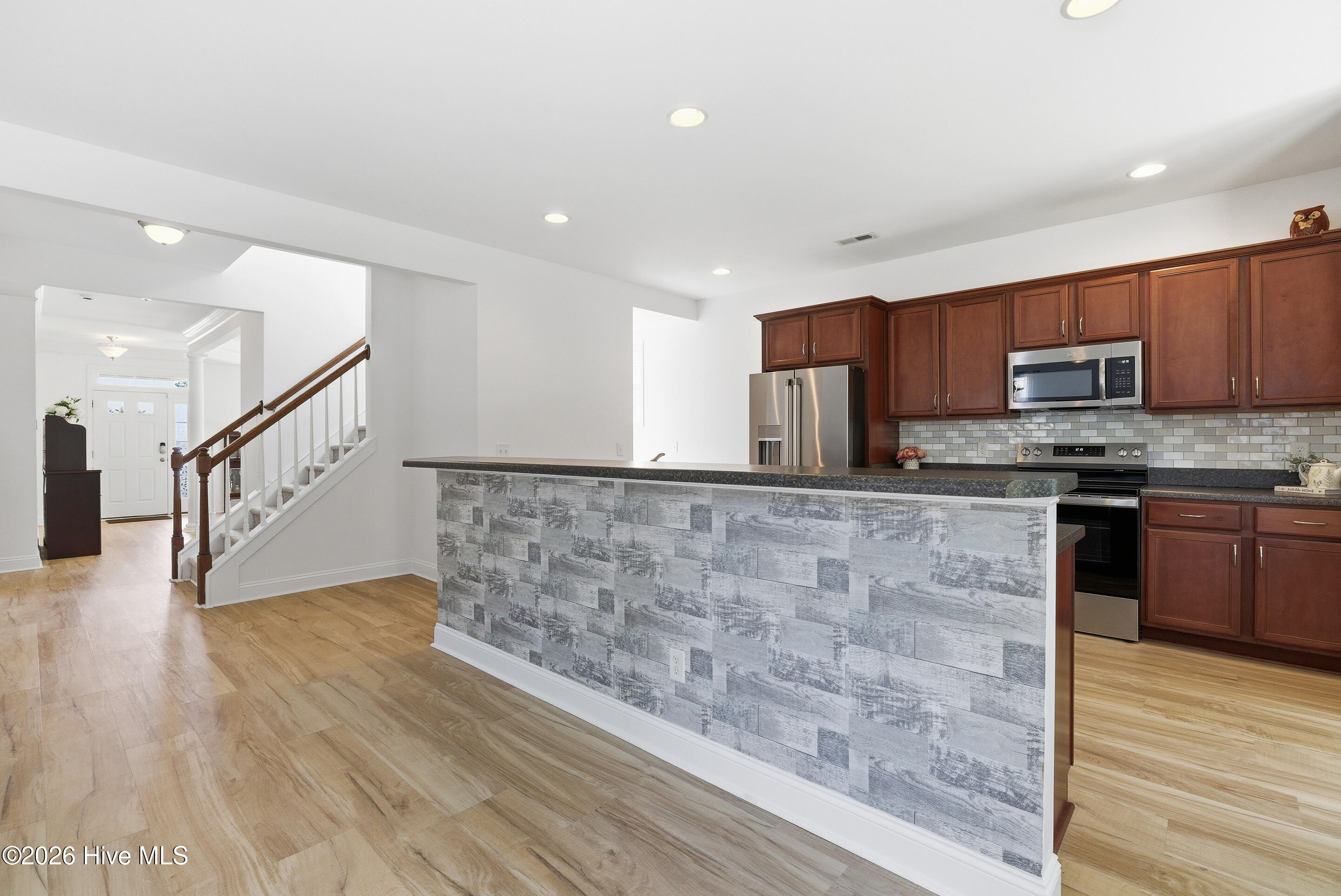 100563576 | Photo 17