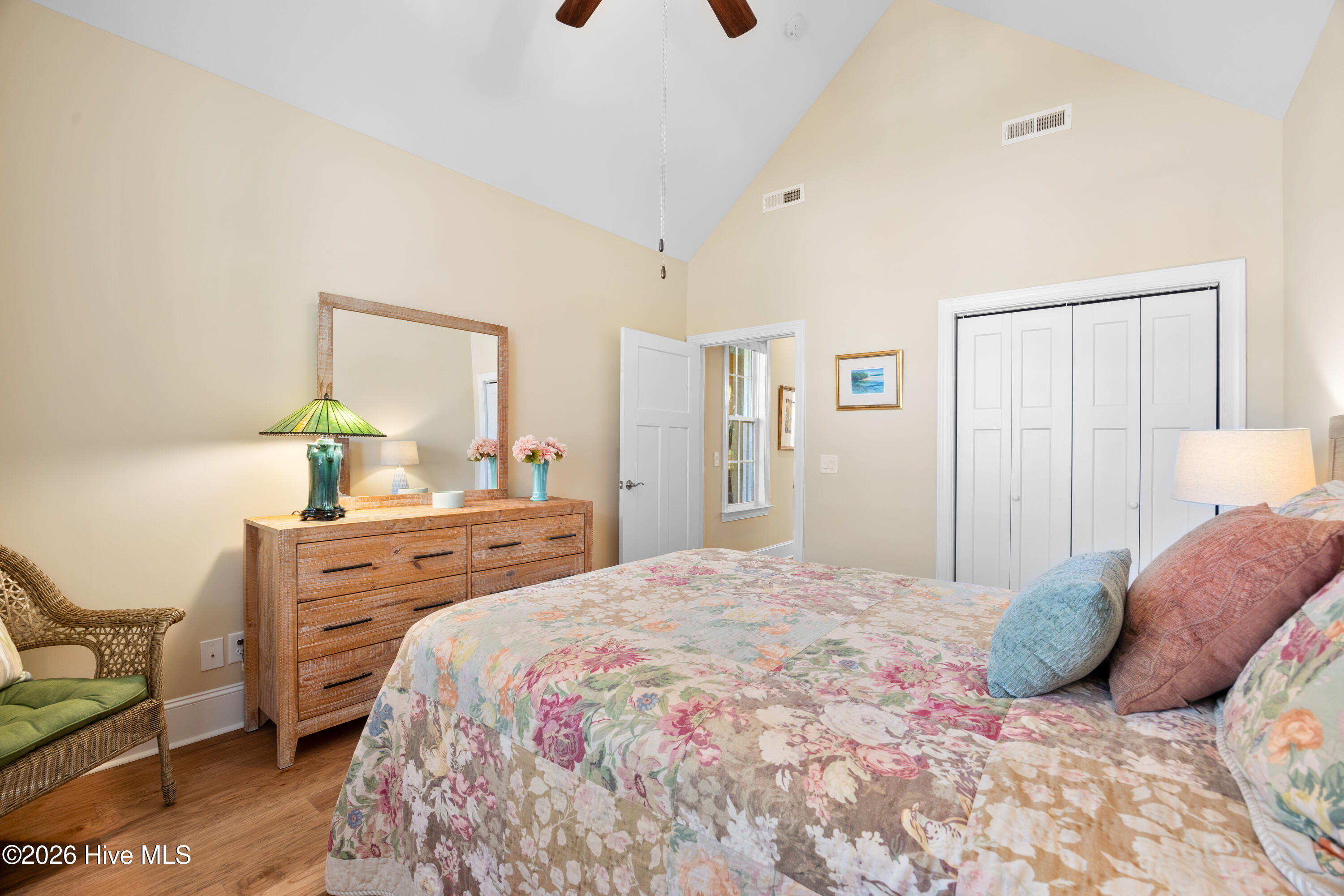 100550520 | Photo 30