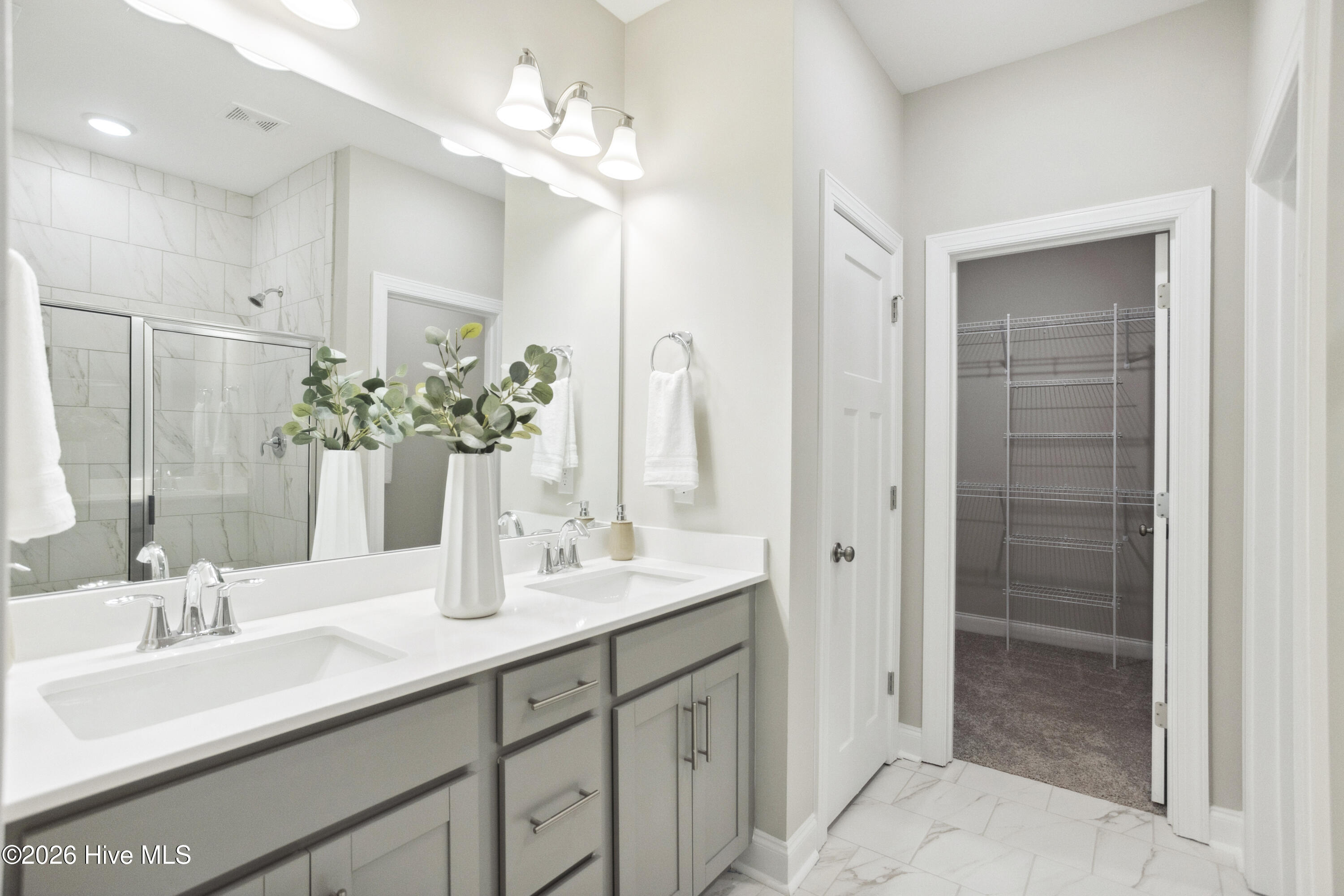 100566515 | Photo 17