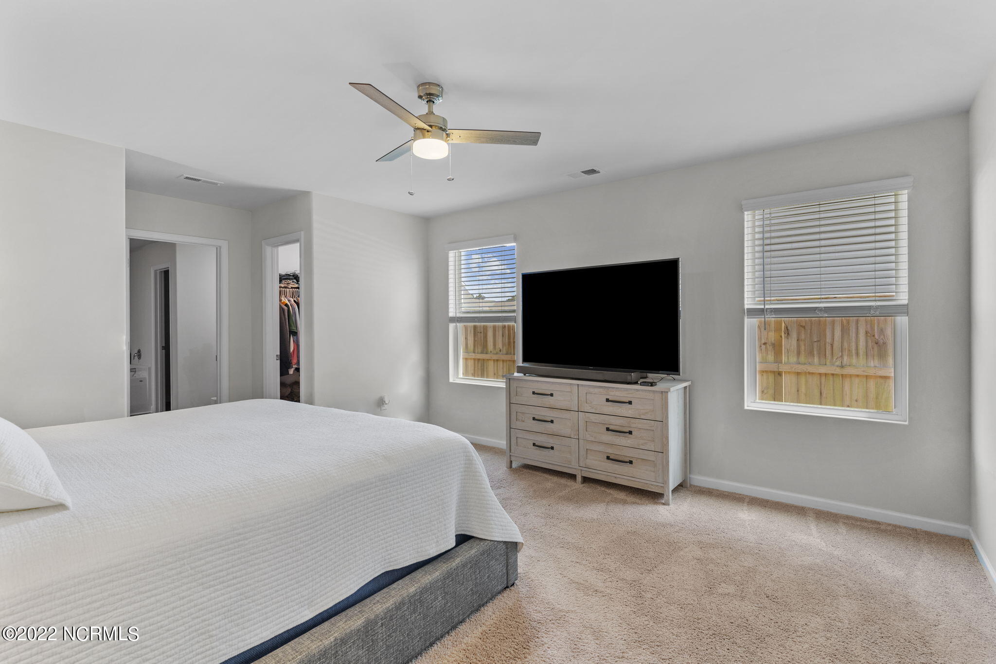 100560582 | Photo 18