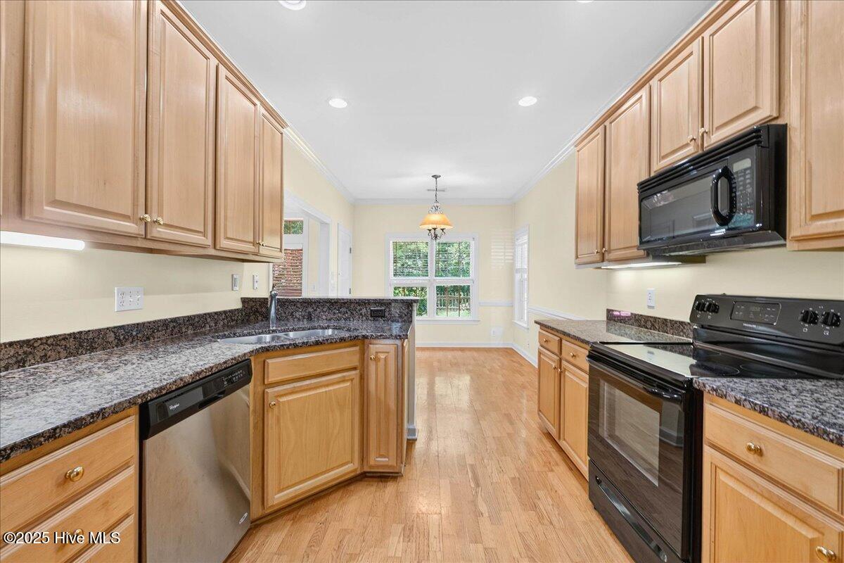 100519877 | Photo 21