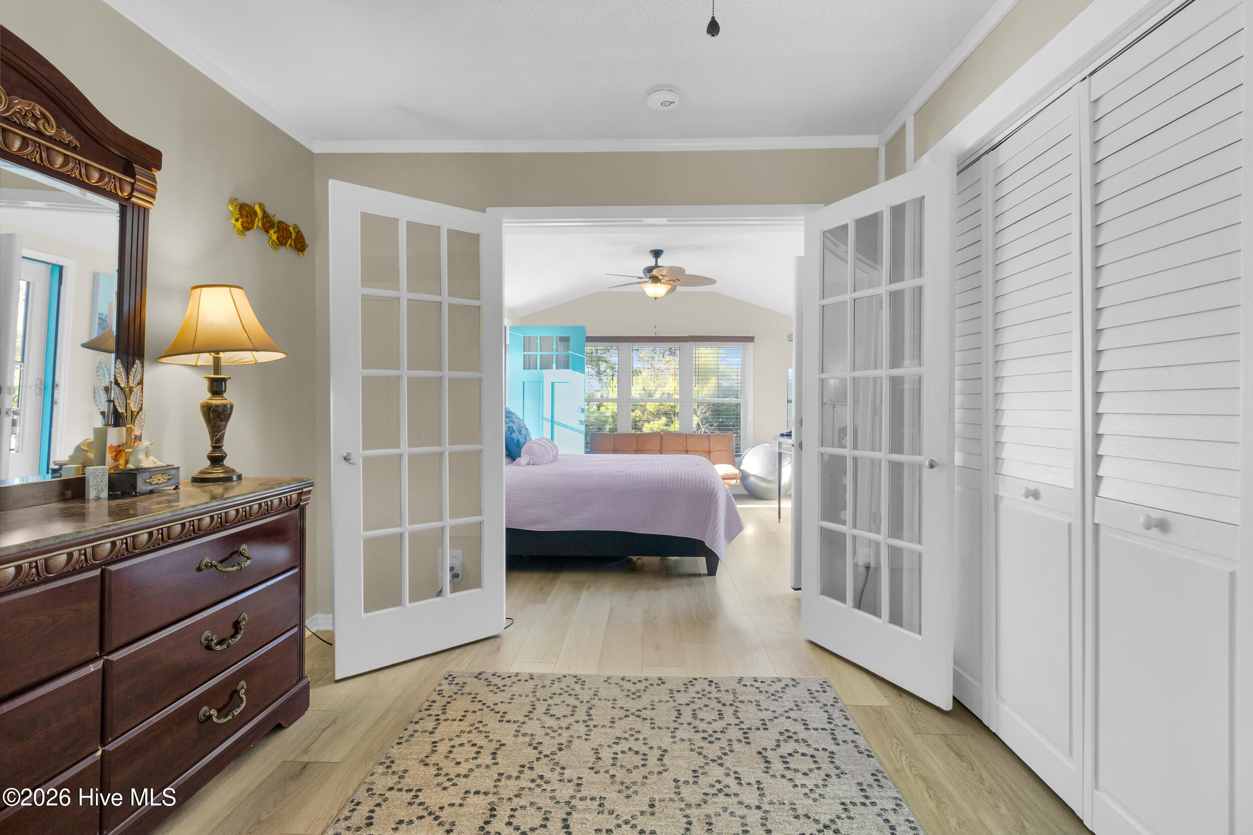 100560097 | Photo 18