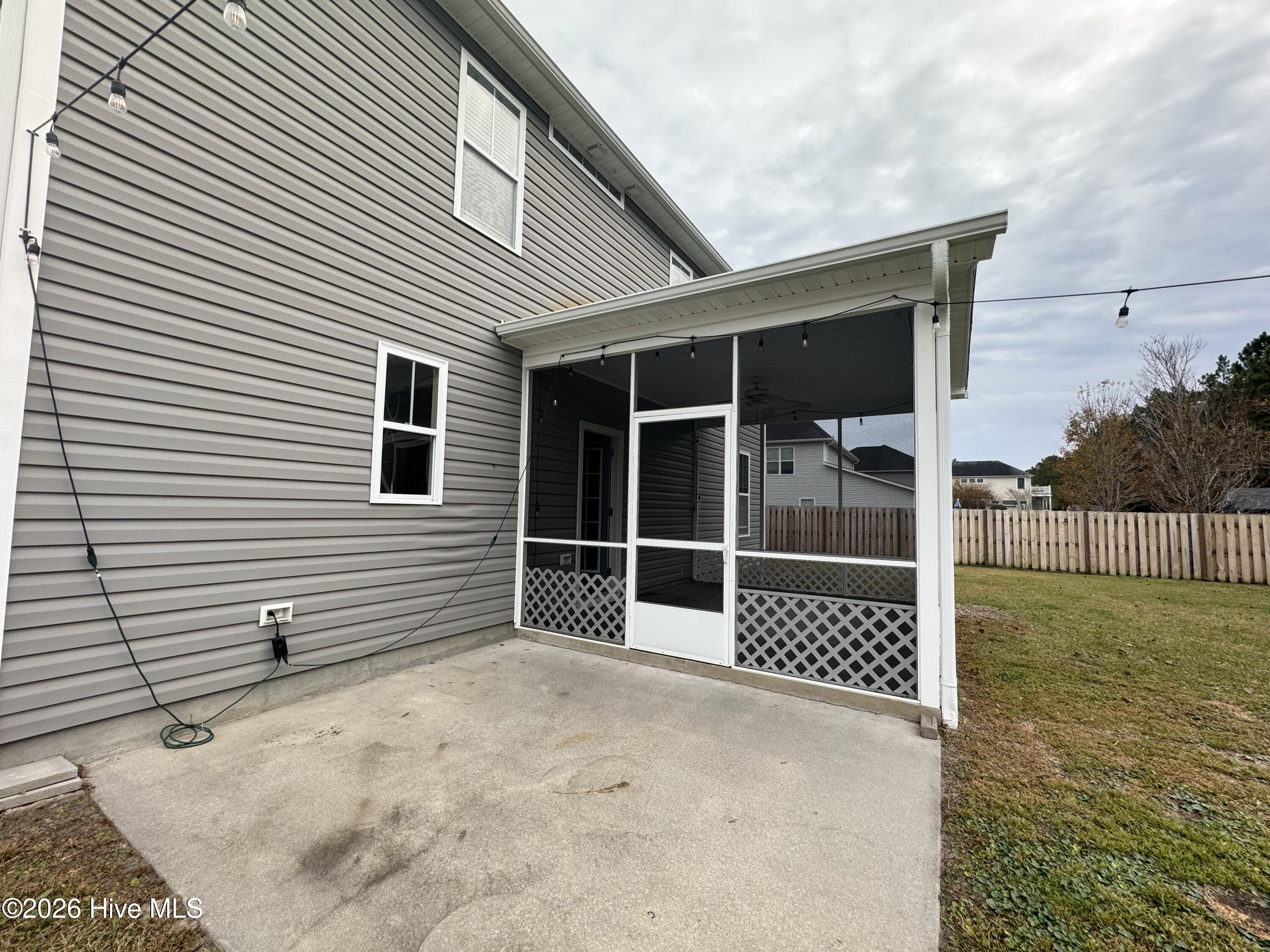 100549154 | Photo 38