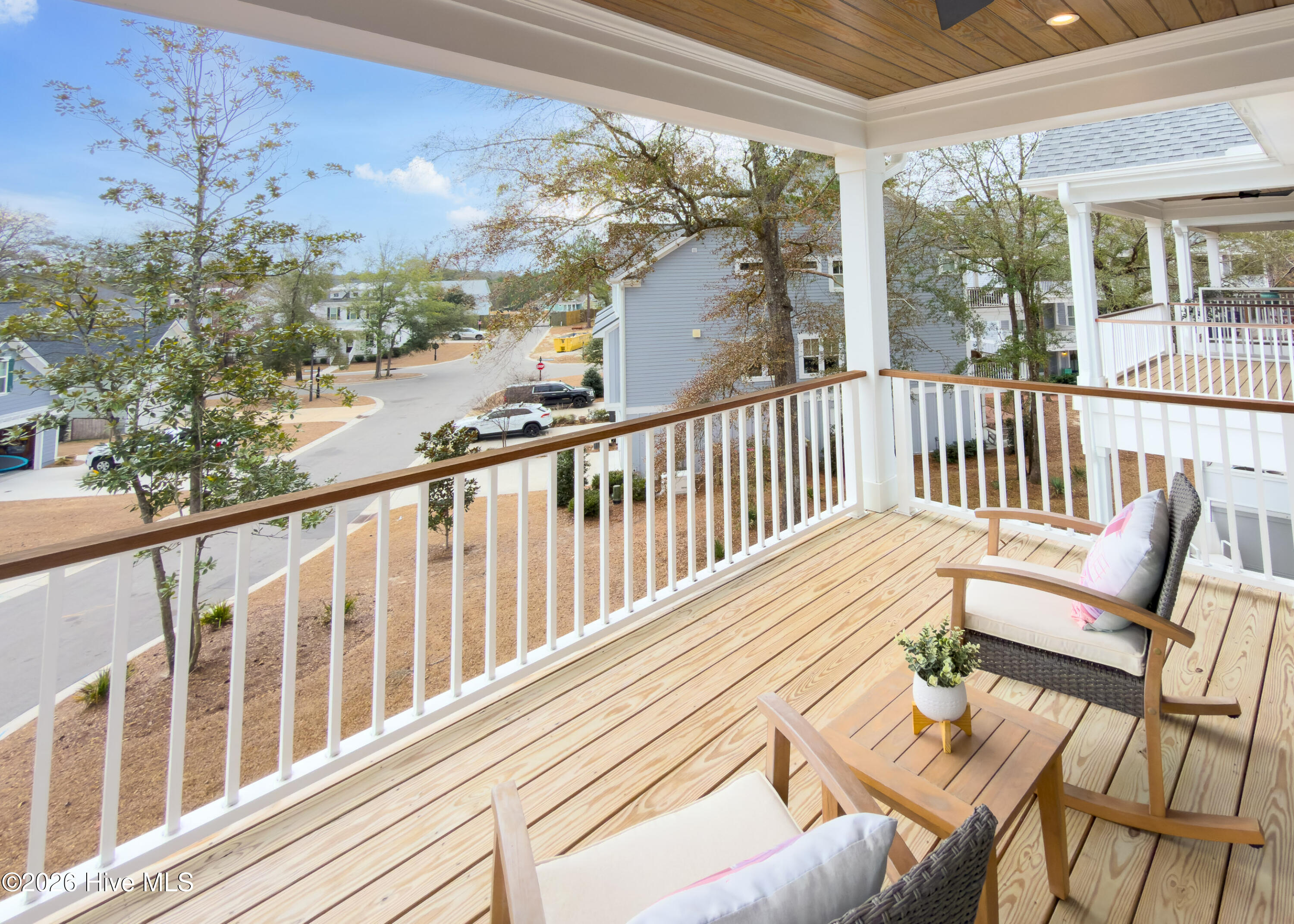 100549479 | Photo 36