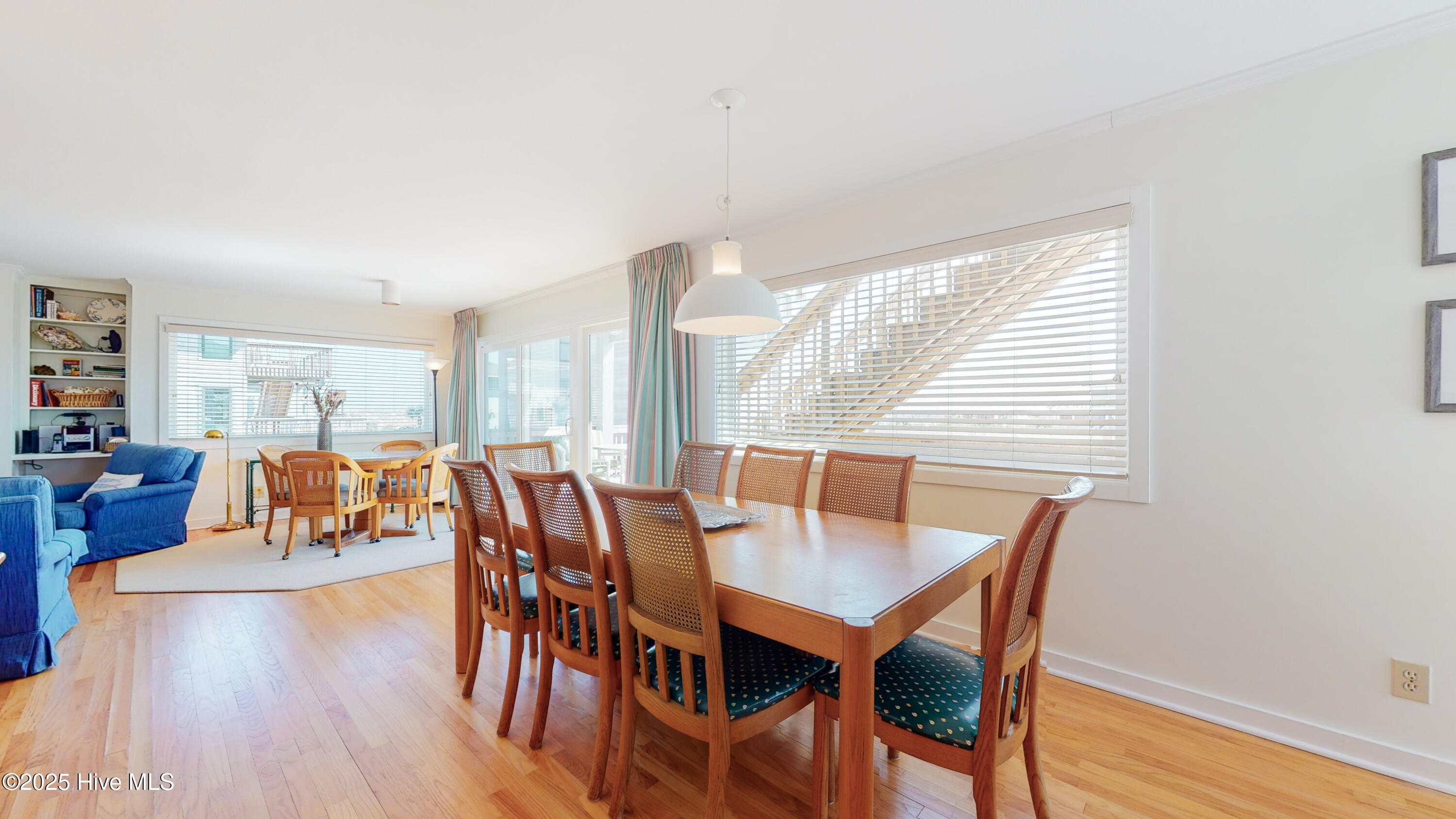 100529389 | Photo 34