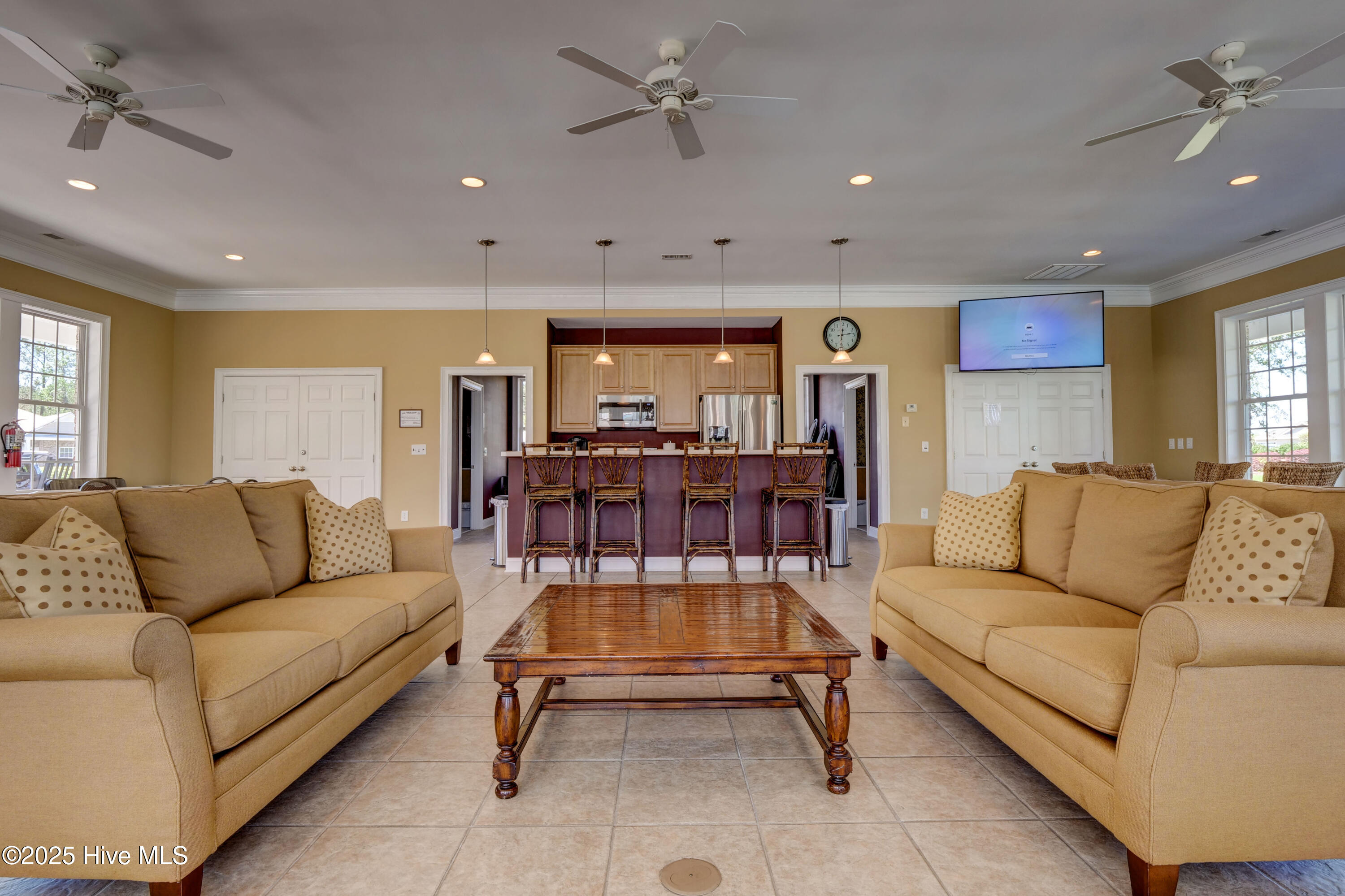 100542048 | Photo 24