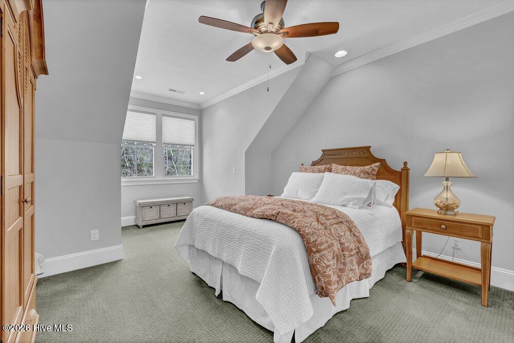 100563966 | Photo 40