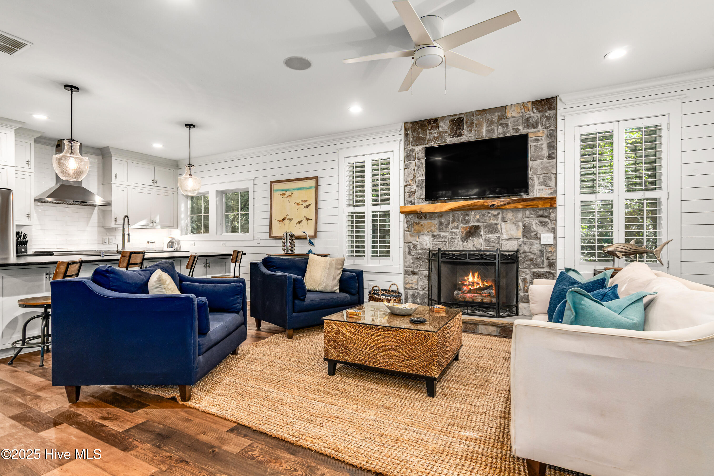 100530236 | Photo 19