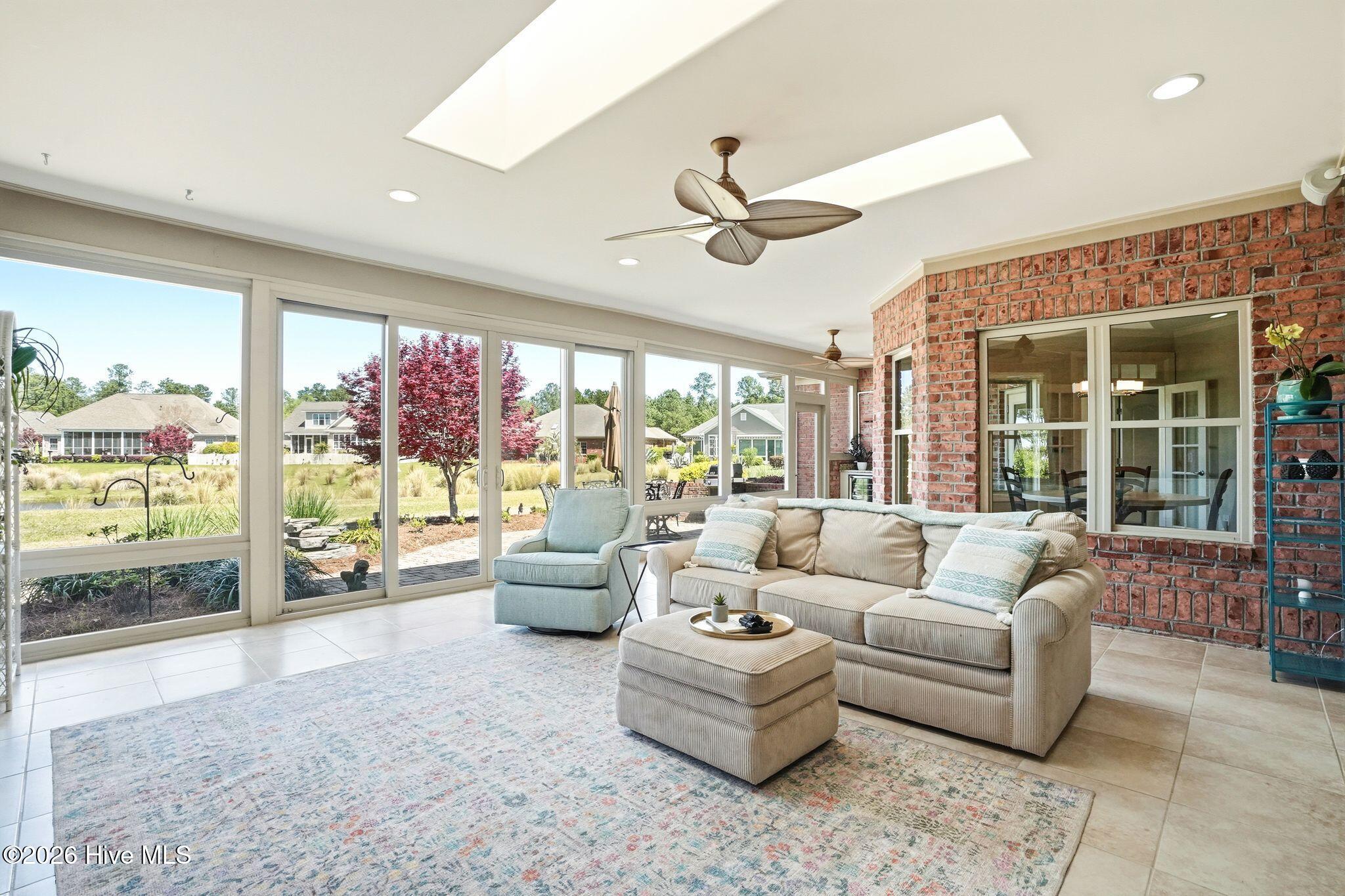 100565235 | Photo 24