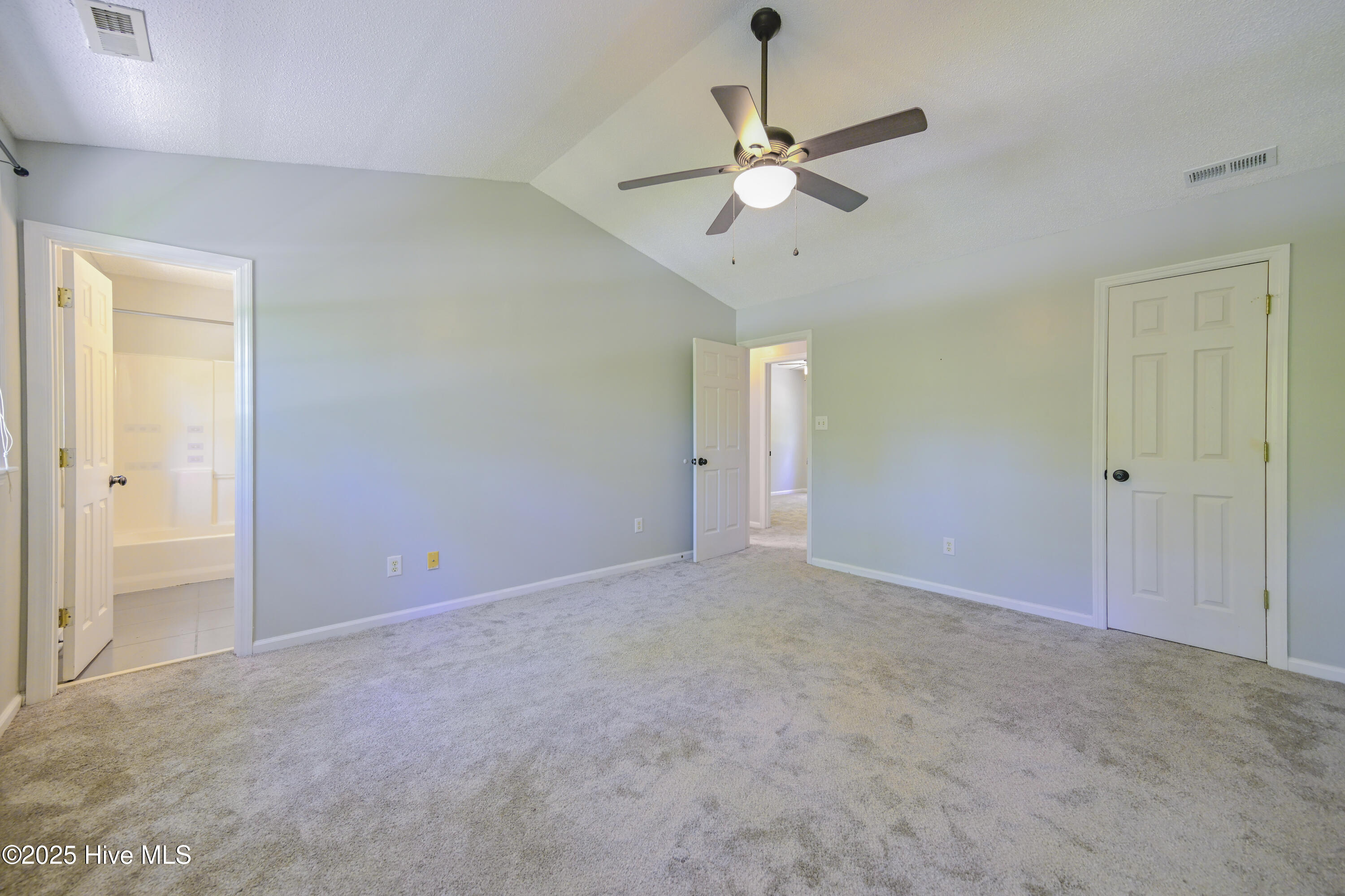 100523748 | Photo 36