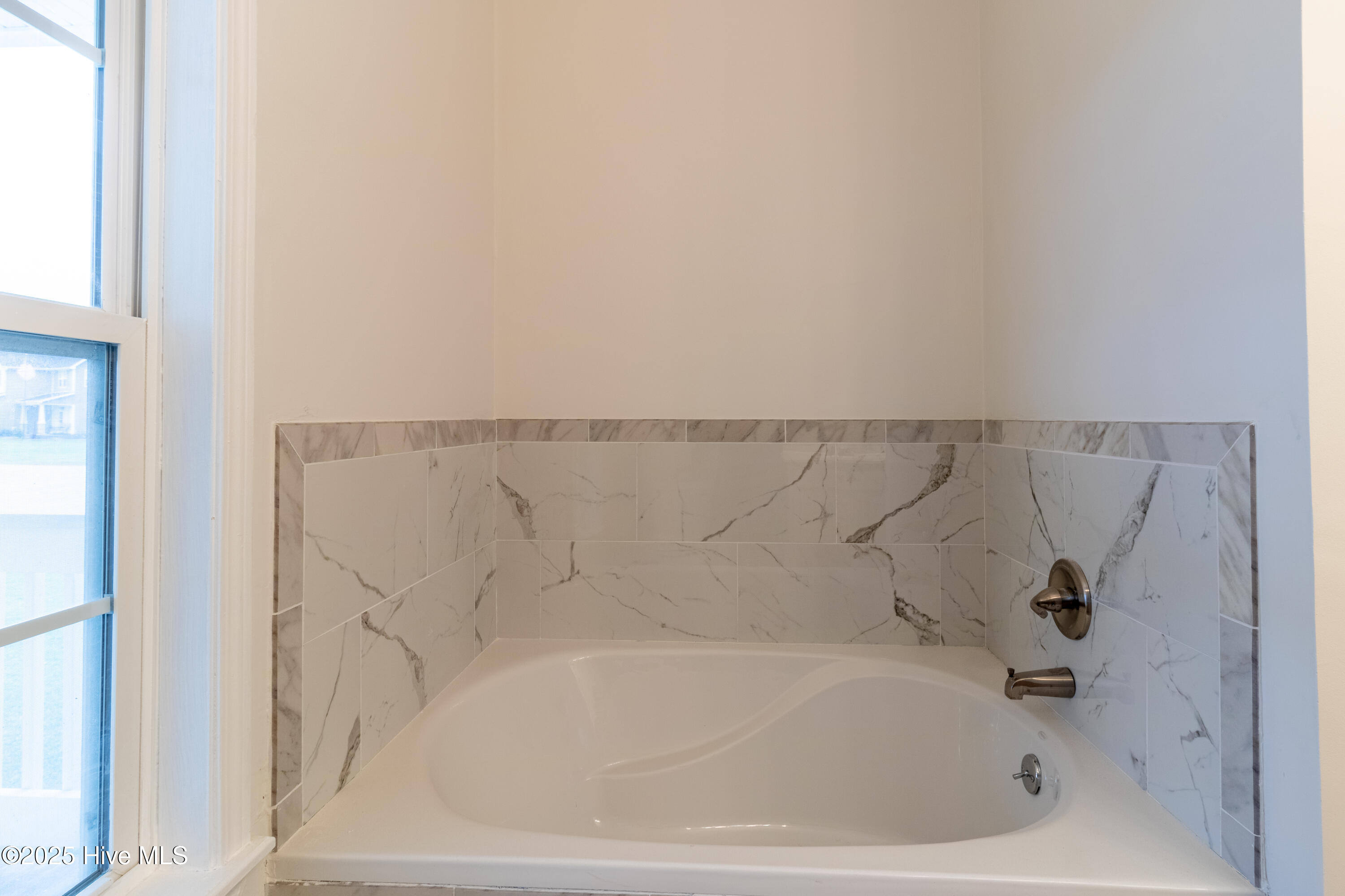 100536848 | Photo 26