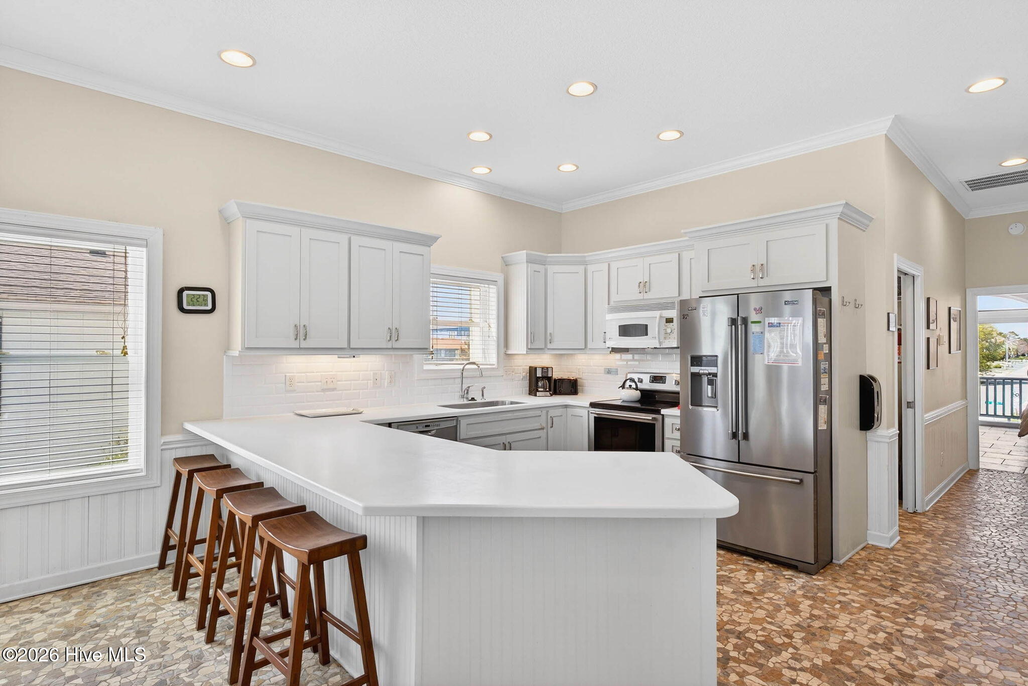 100563244 | Photo 68