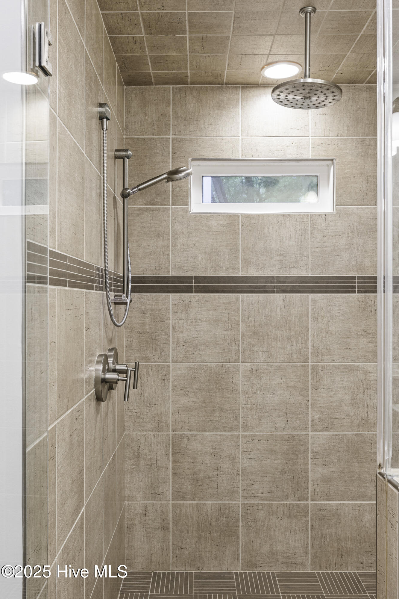 100555228 | Photo 28