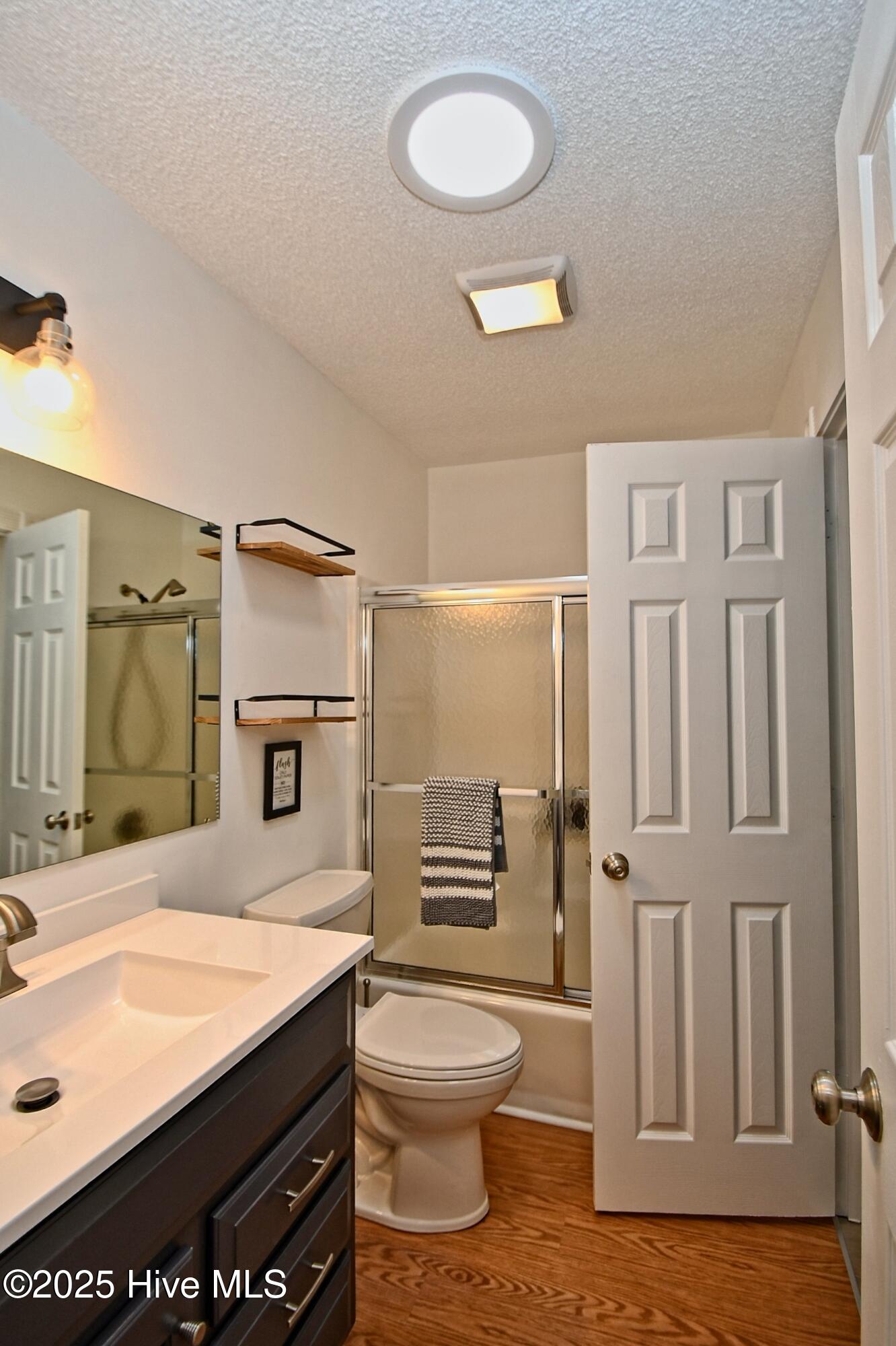 100523819 | Photo 29