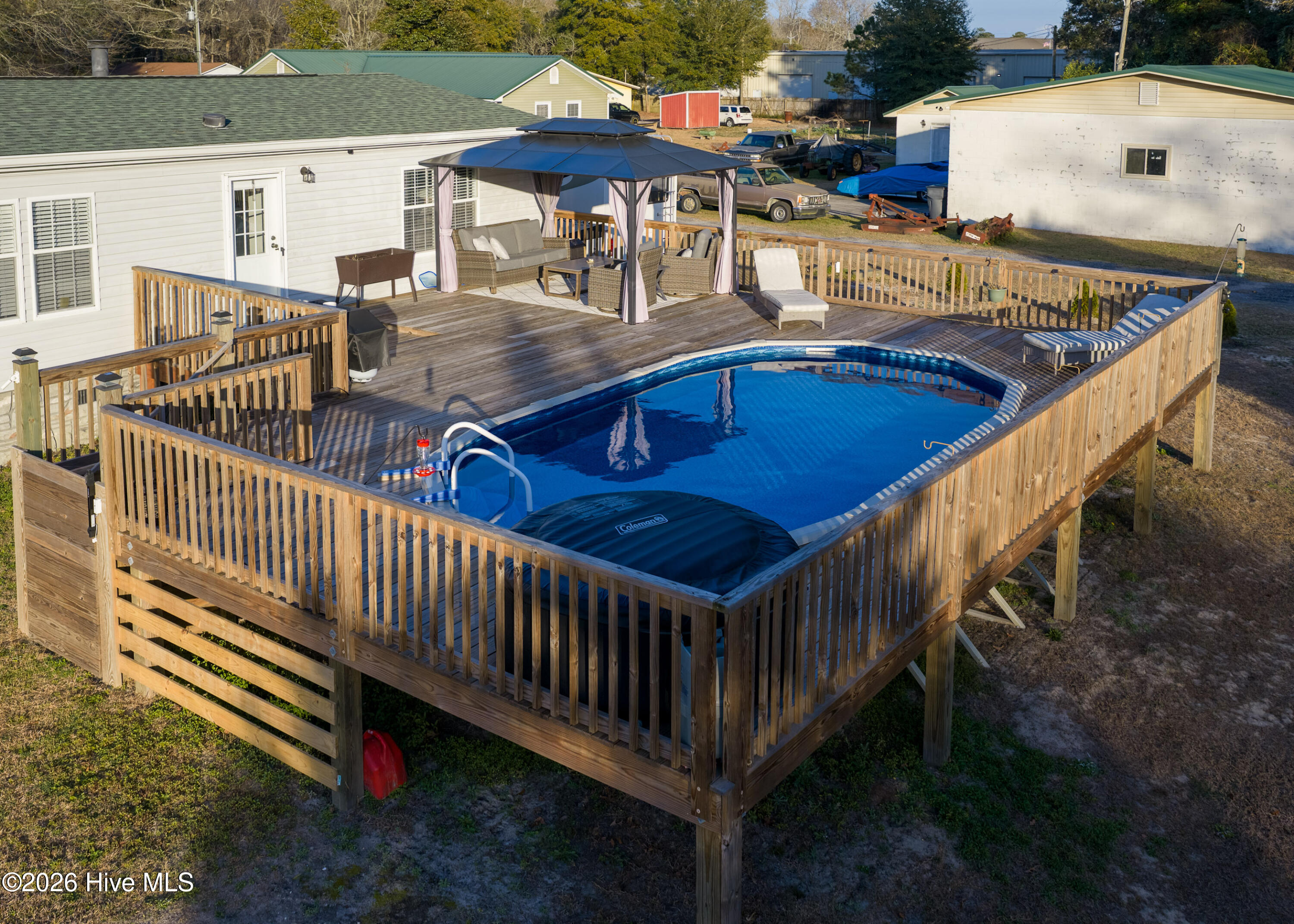 100548742 | Photo 42