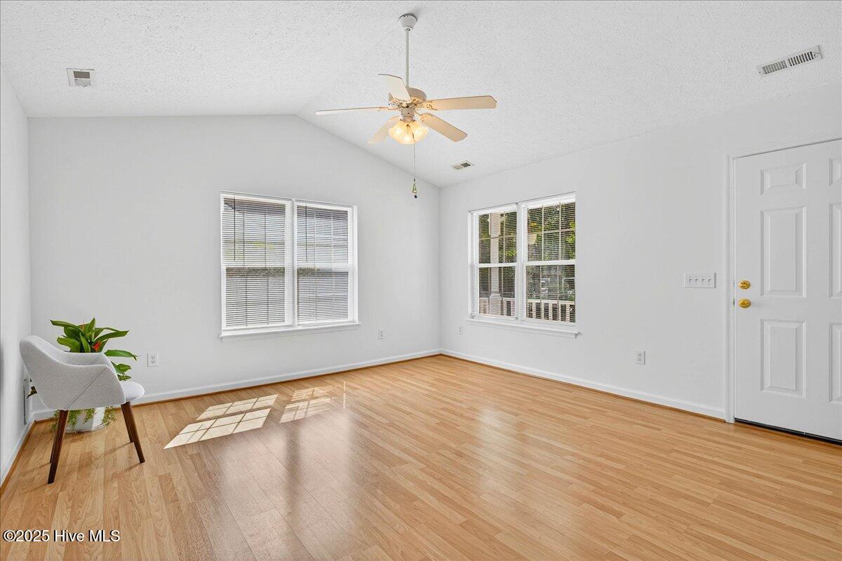 100531287 | Photo 16