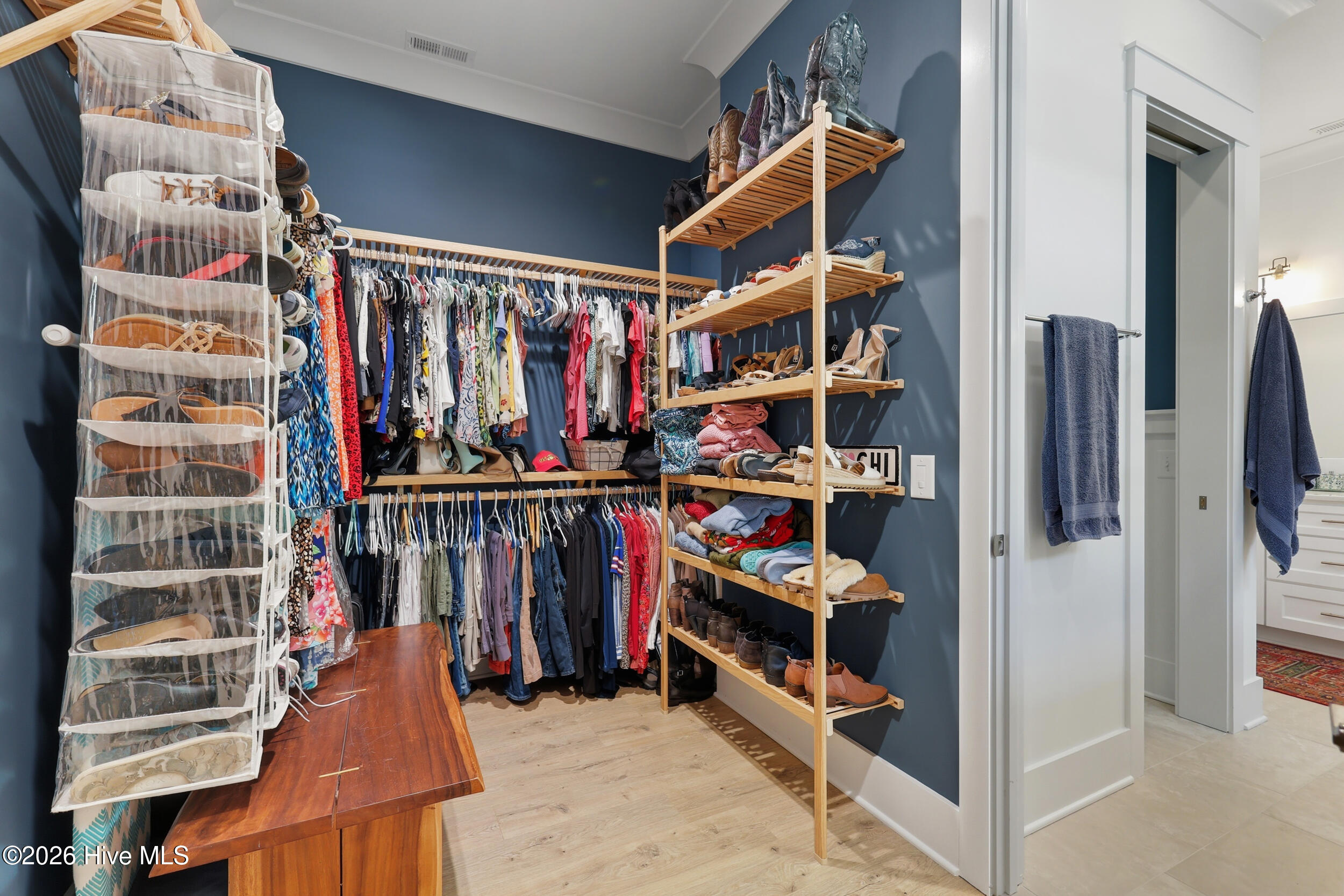 100558657 | Photo 38