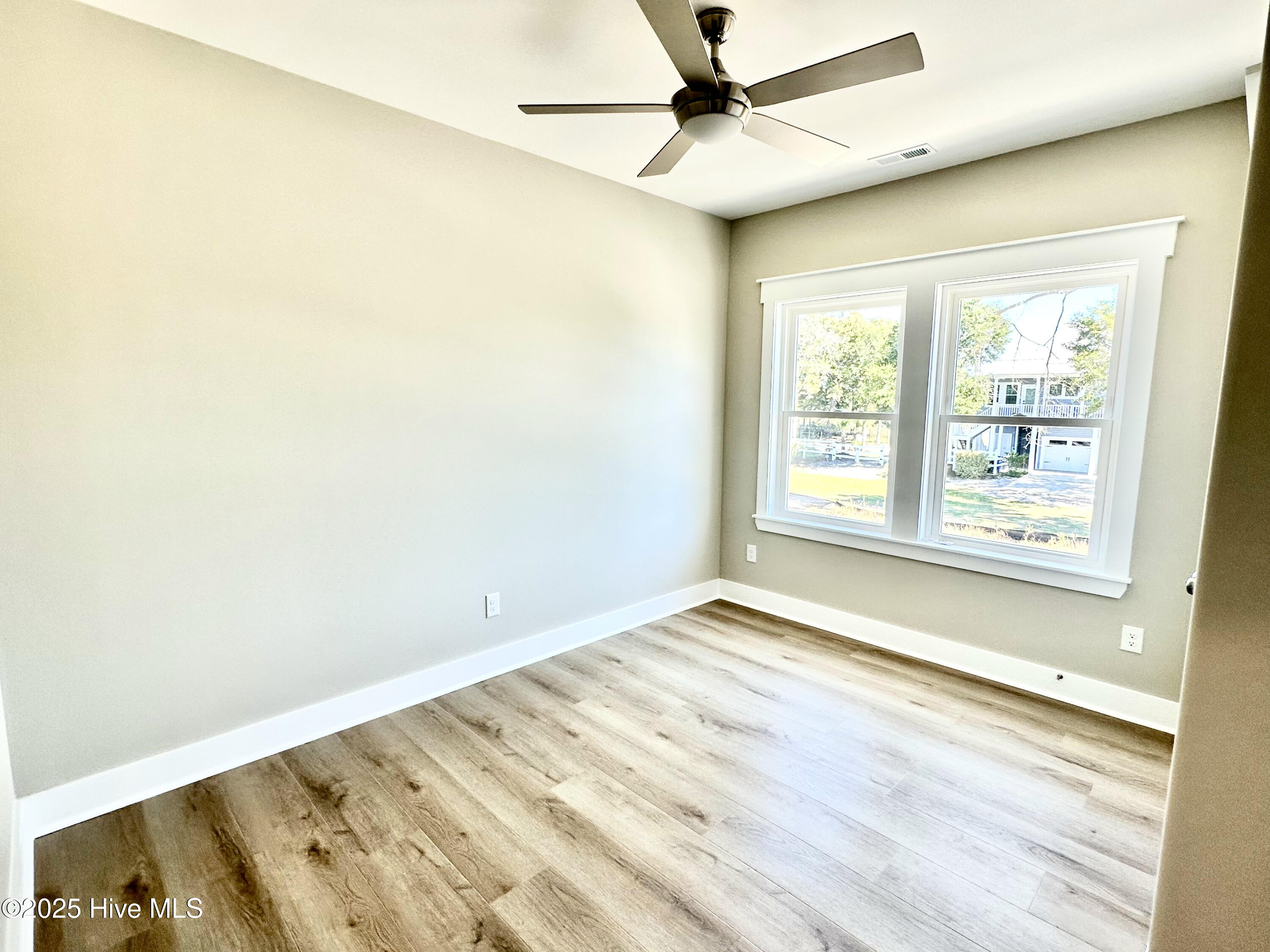 100537365 | Photo 31