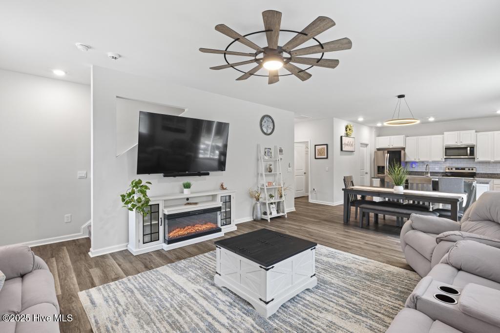 100536703 | Photo 12