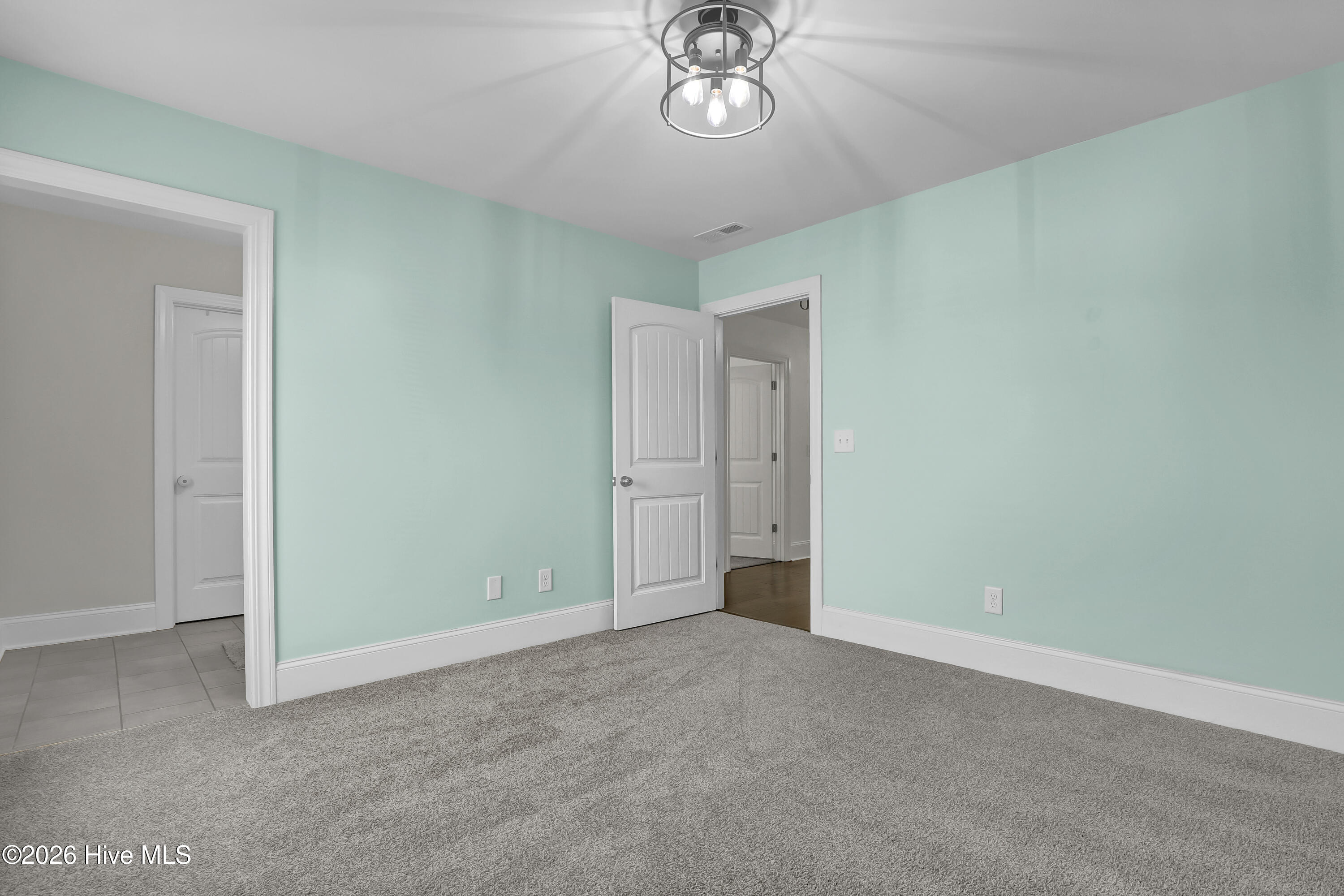 100569248 | Photo 37