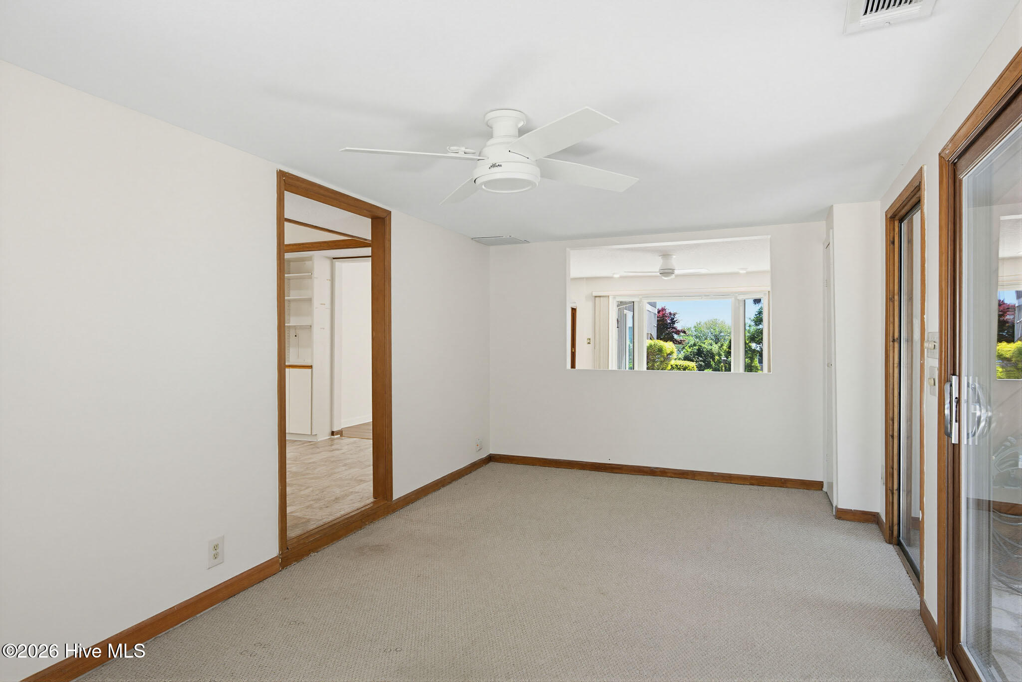 100568983 | Photo 26