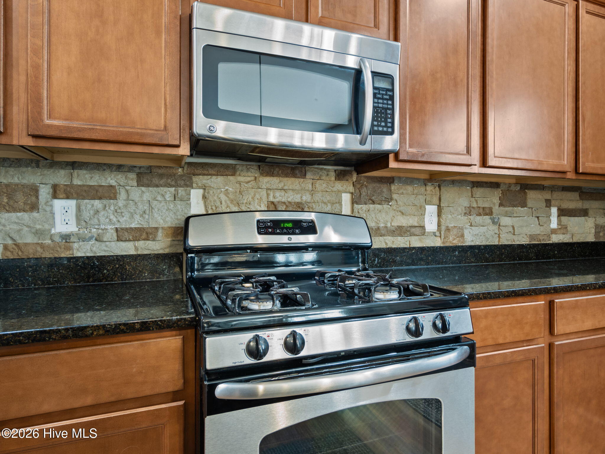 100548967 | Photo 36