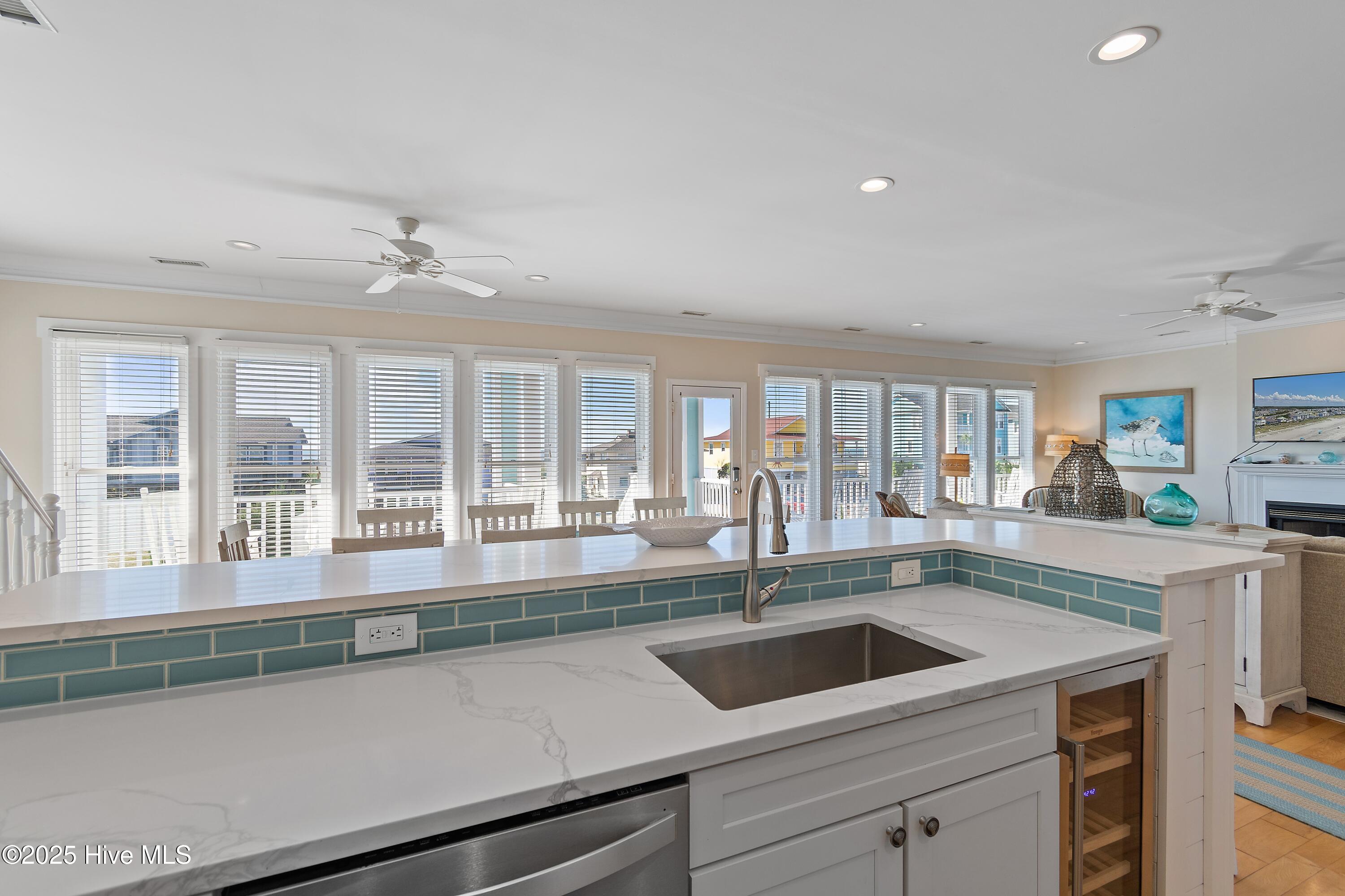 100536498 | Photo 26