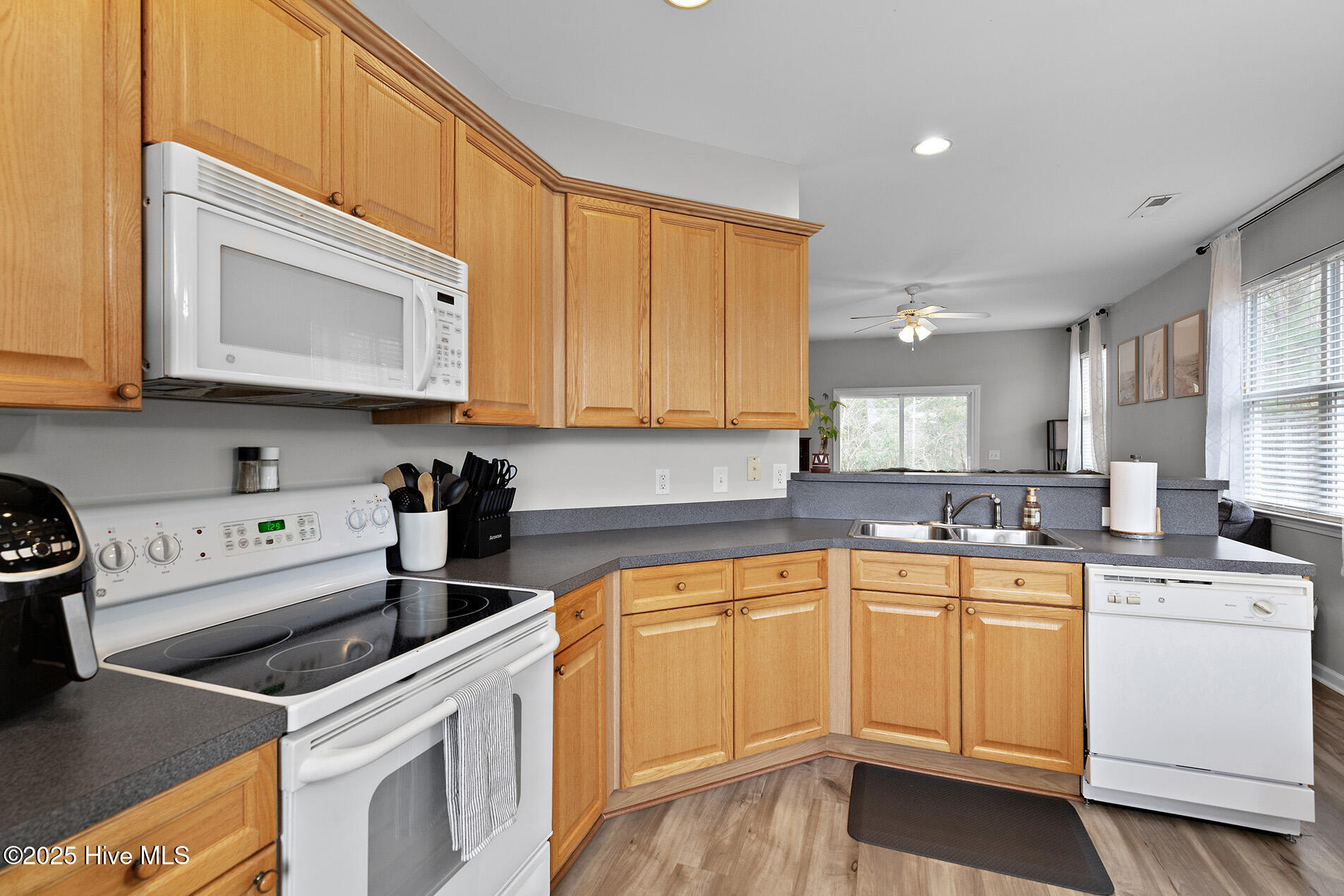 100546860 | Photo 13