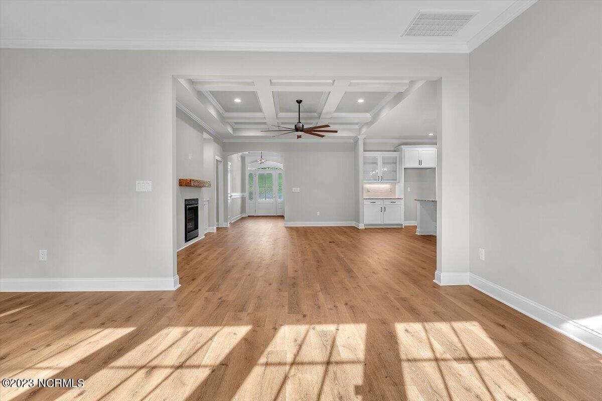 100524155 | Photo 38