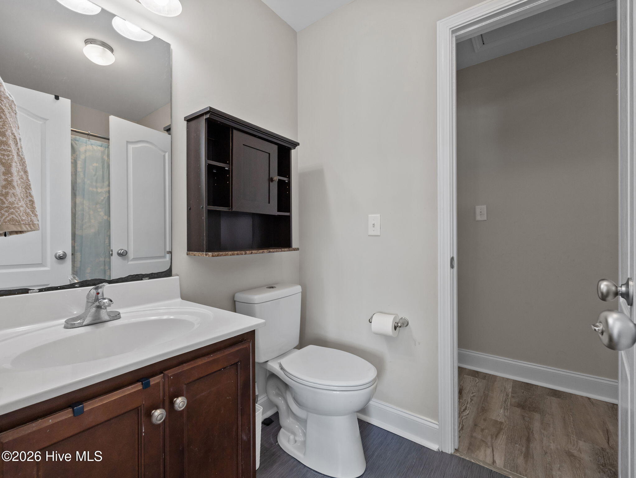 100564240 | Photo 46