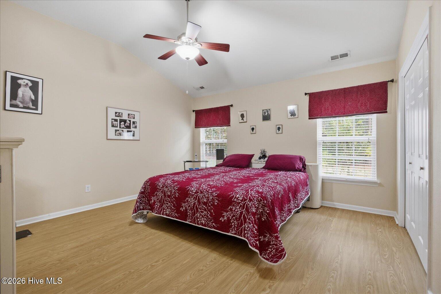 100560390 | Photo 15