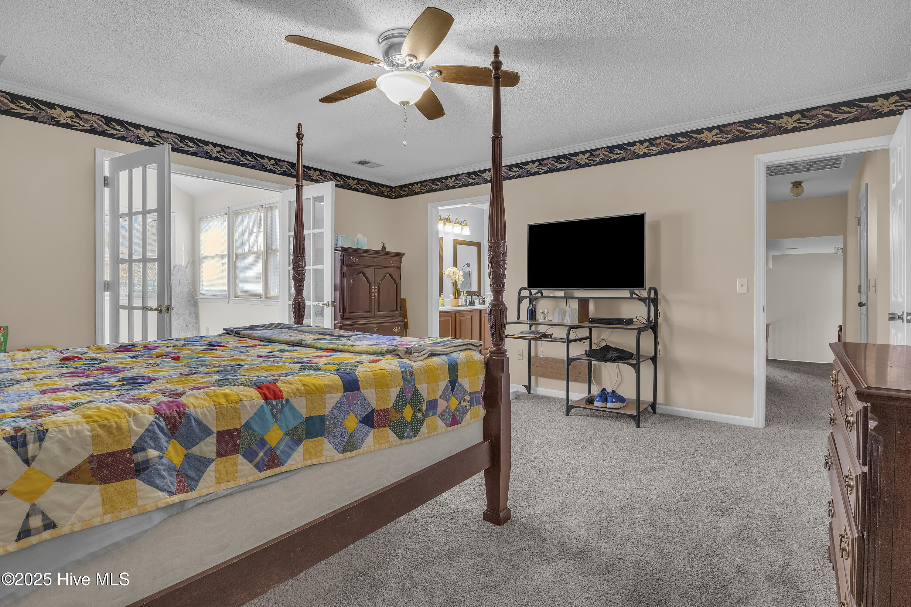 100480579 | Photo 22