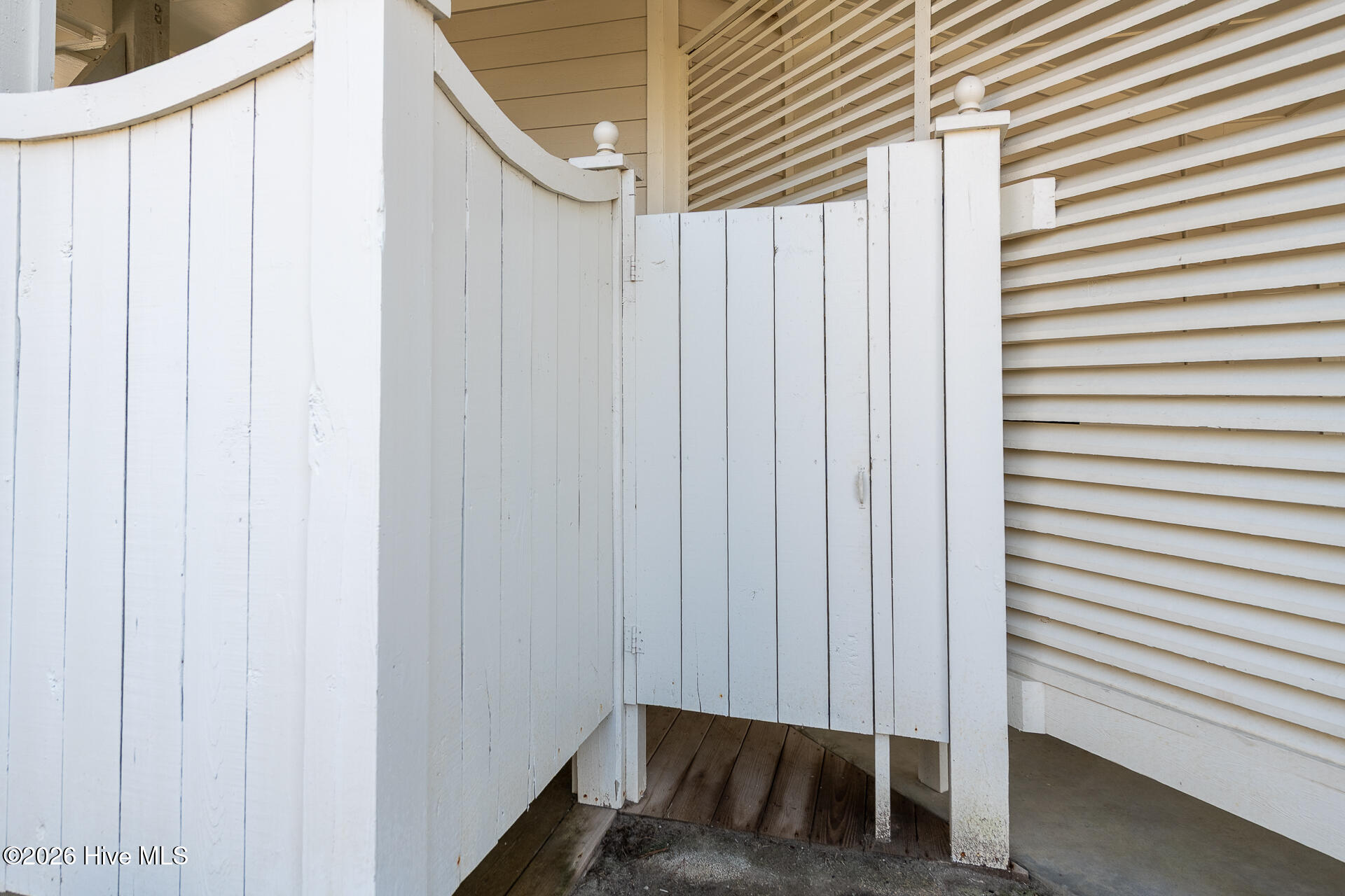 100562037 | Photo 69