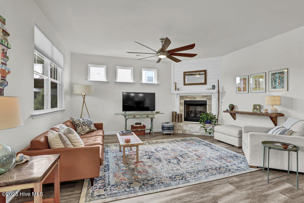 239 Seneca Reef Drive, Hampstead, NC 28443 – photo 10: Living Room