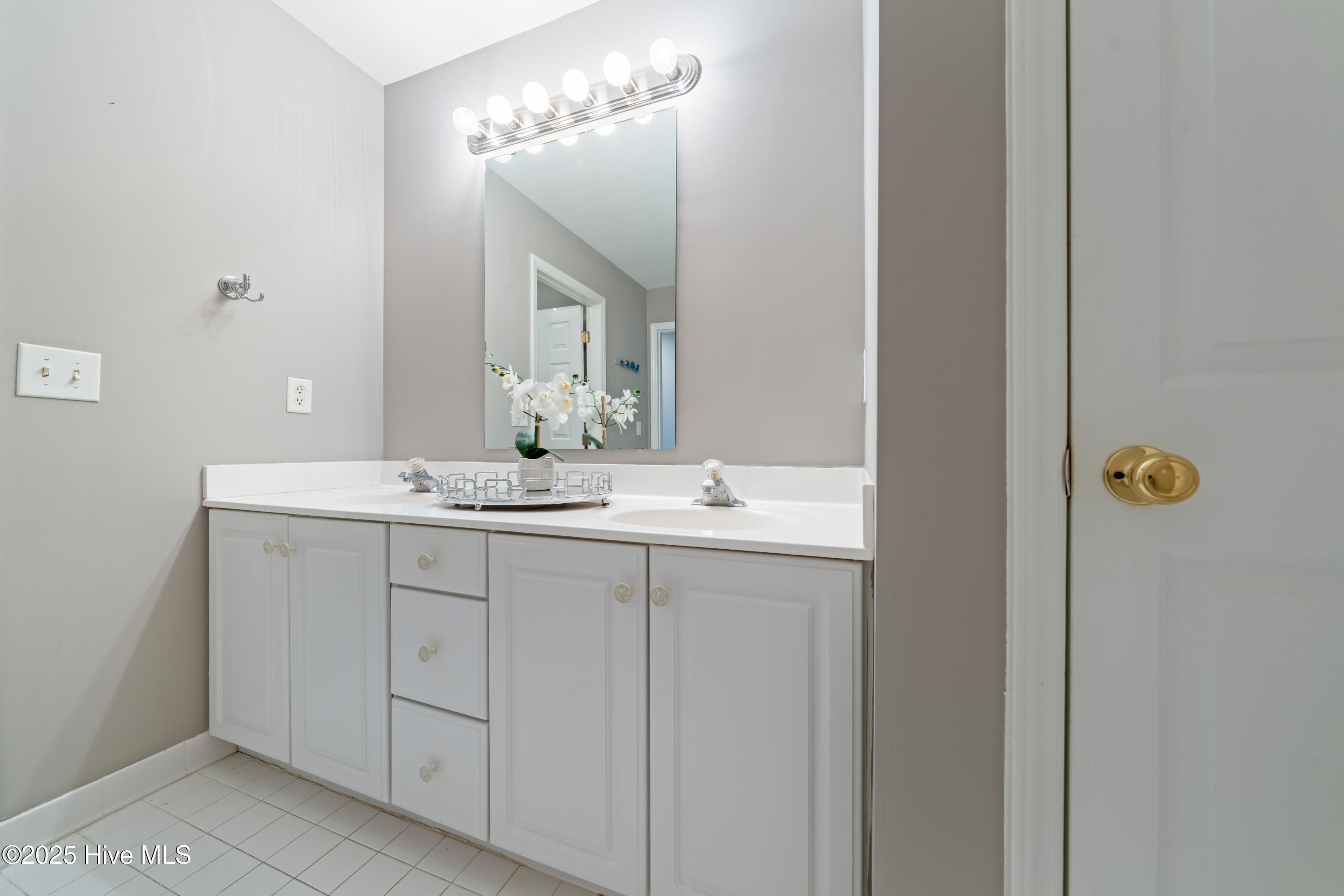 100543099 | Photo 49