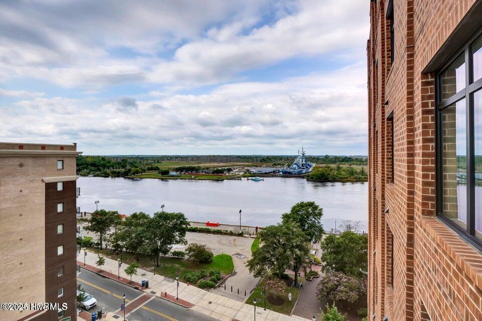 100526322 | Photo 33