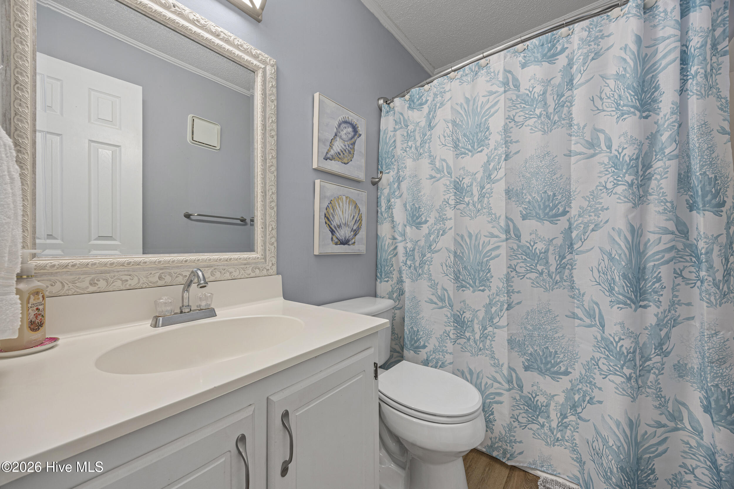 100562612 | Photo 25