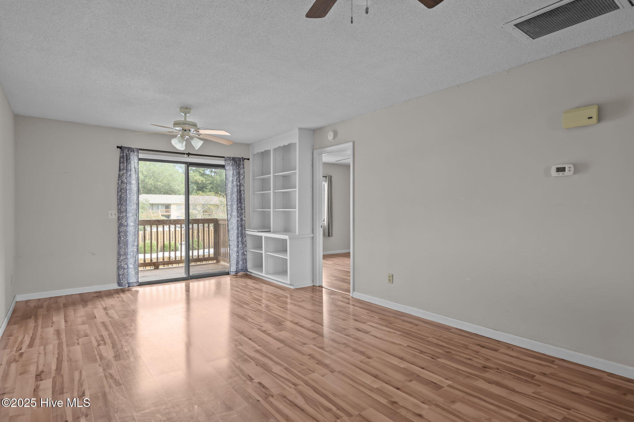 100529850 | Photo 16