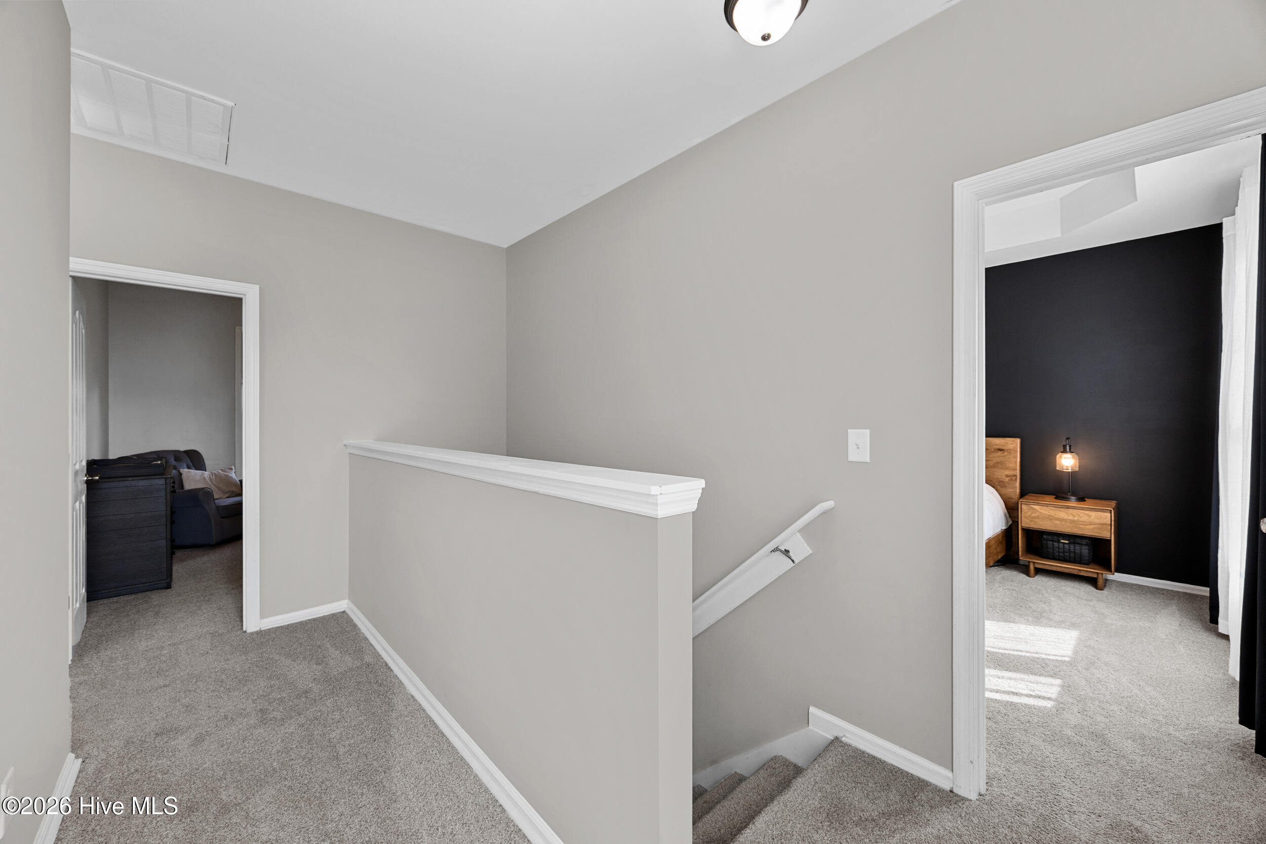 100567272 | Photo 22