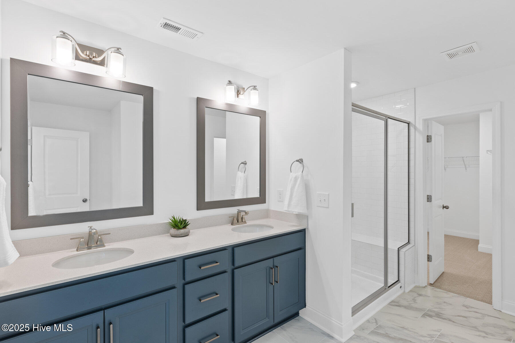 100499028 | Photo 27