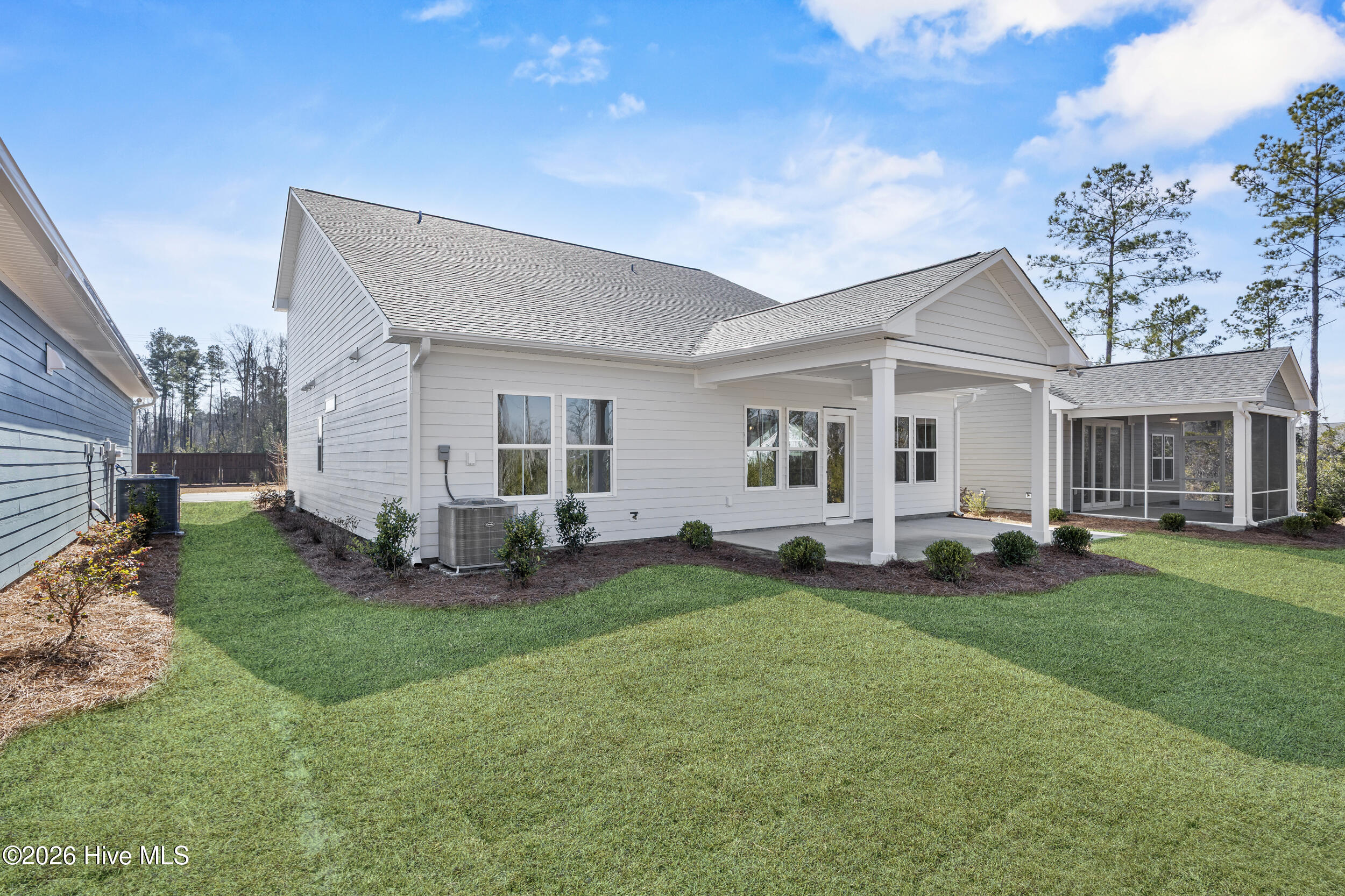 100560726 | Photo 44