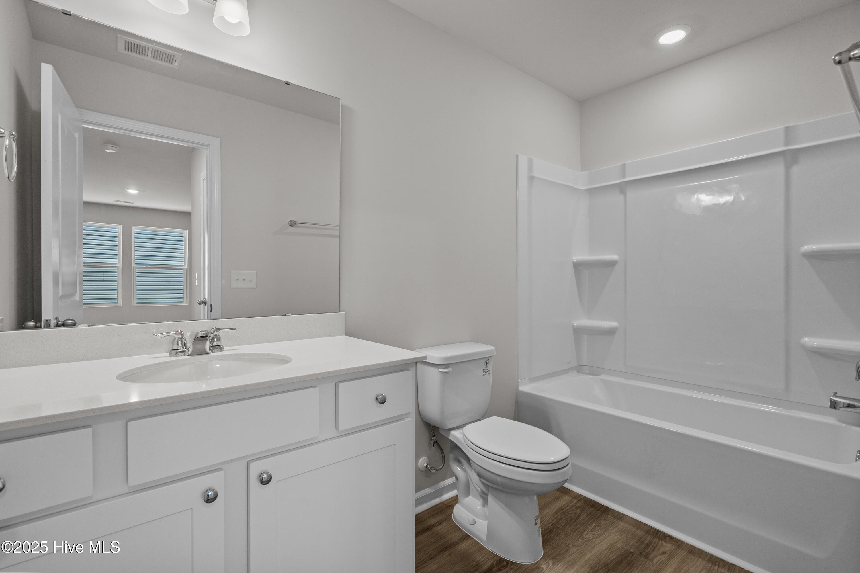 100534504 | Photo 35