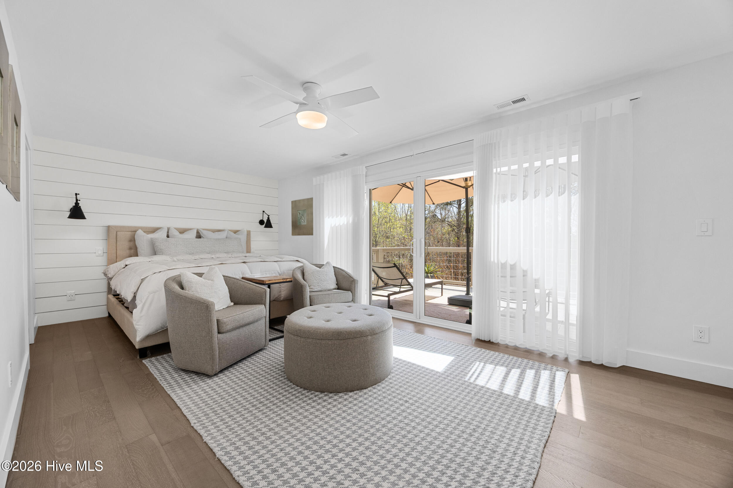 100562849 | Photo 35