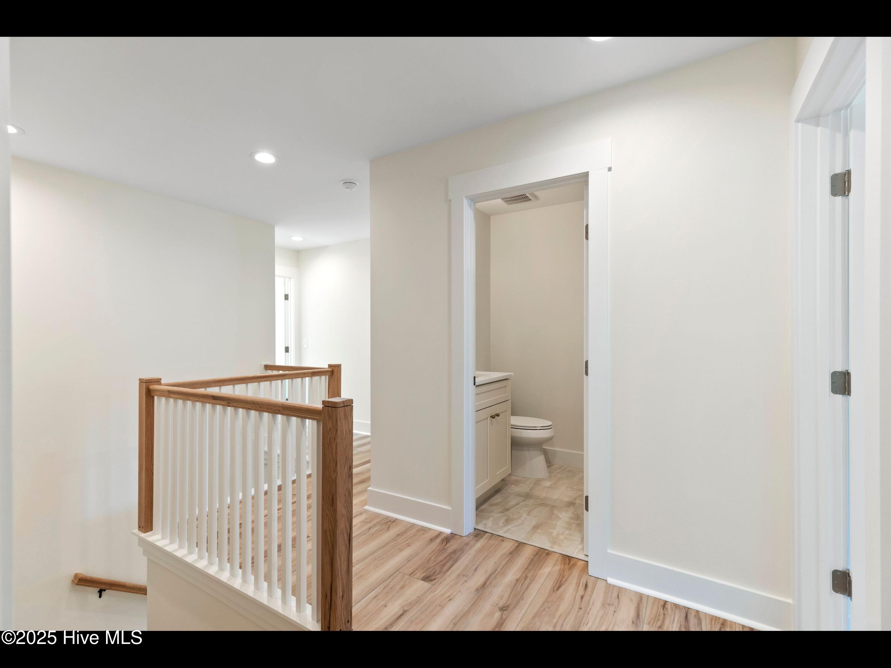 100490321 | Photo 35