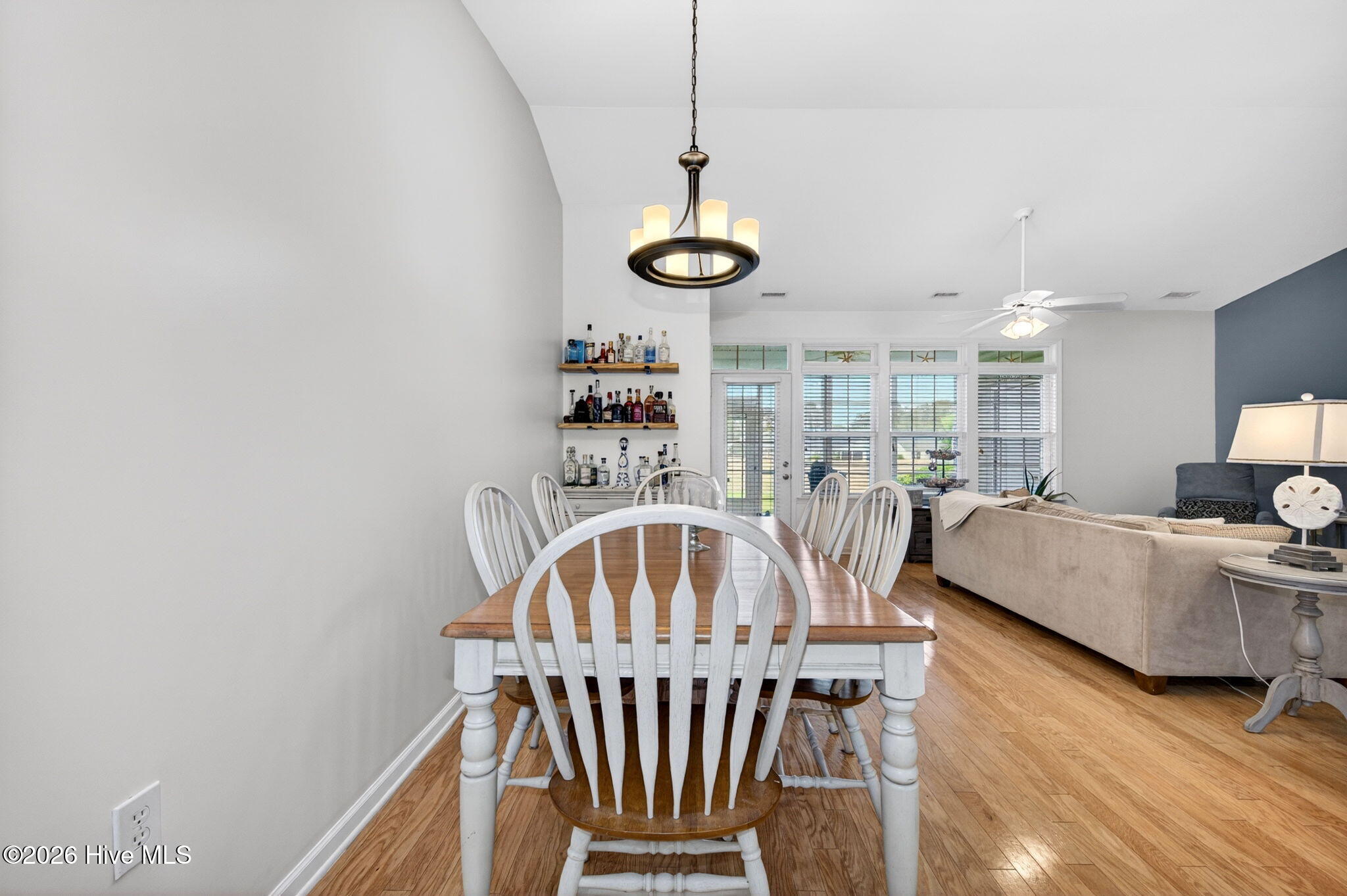 100570606 | Photo 12