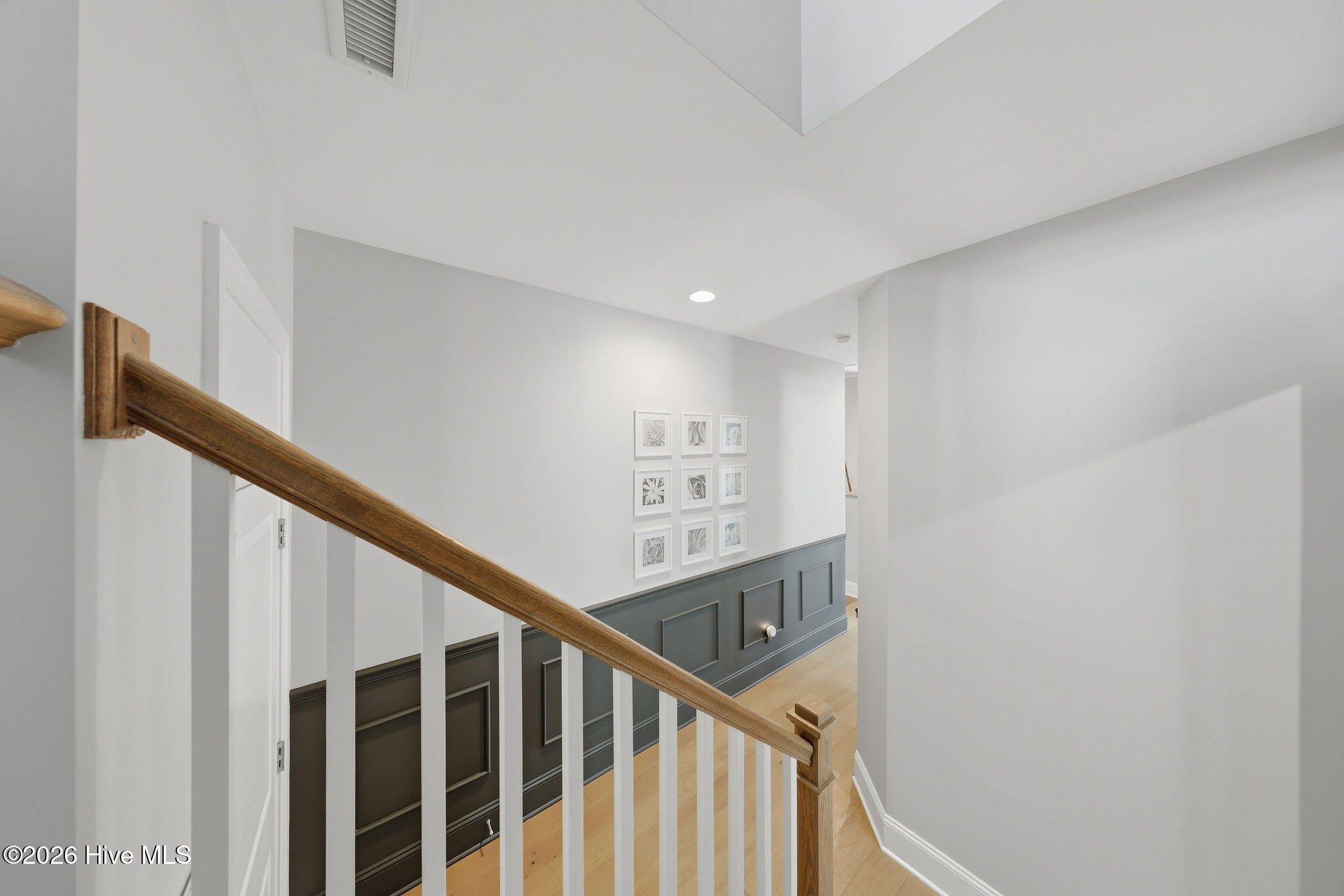 100569190 | Photo 52